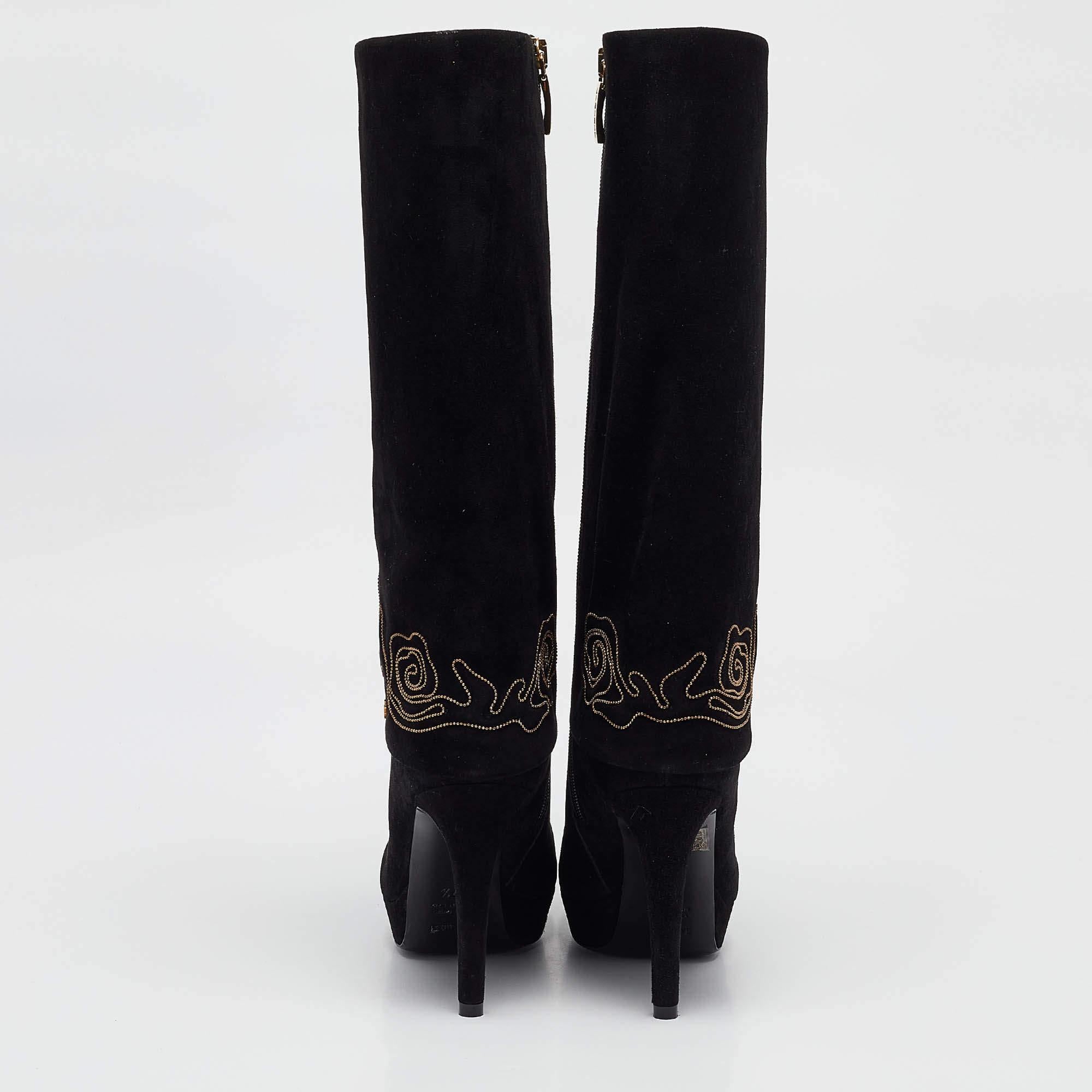 Loriblu Schwarze knielange Stiefel aus Wildleder mit Manschettenstickerei Größe 37,5 im Angebot 1