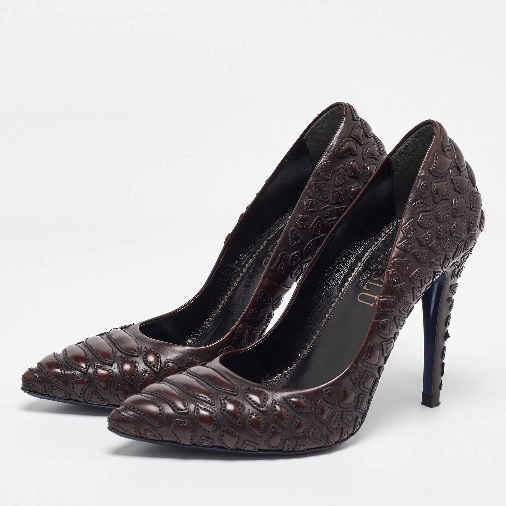 Curvaceous arches a feminine appeal and a well built structure define this set of designer pumps. Coming with comfortable insoles and sleek heels style them with your favorite outfits.