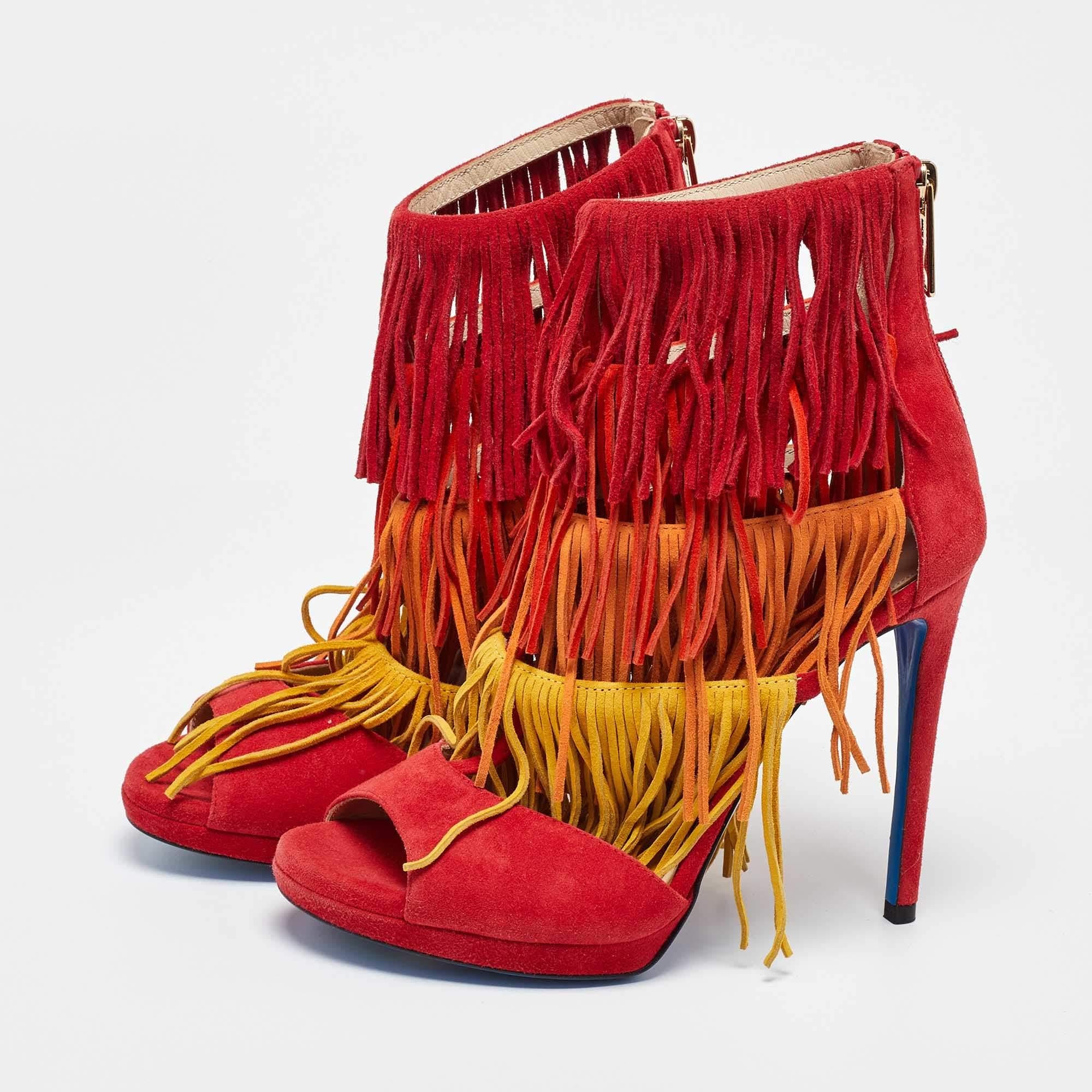 Diese Sandalen umrahmen Ihre Füße auf elegante Weise. Sie sind aus hochwertigen MATERIALEN gefertigt und verfügen über ein edles Design und bequeme Innensohlen.