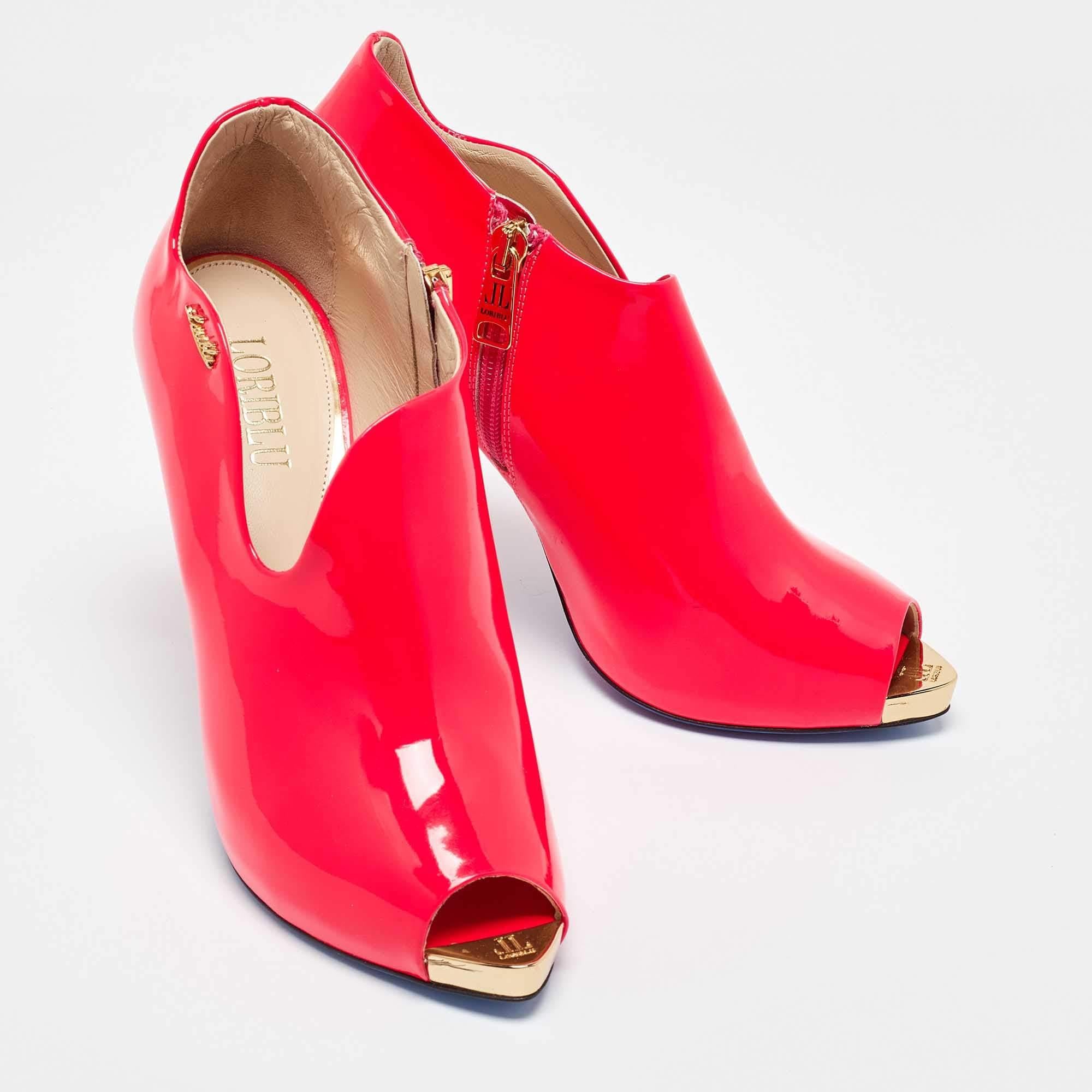 Bottines Loriblu roses en cuir verni avec fermeture éclair, taille 37 Excellent état - En vente à Dubai, Al Qouz 2