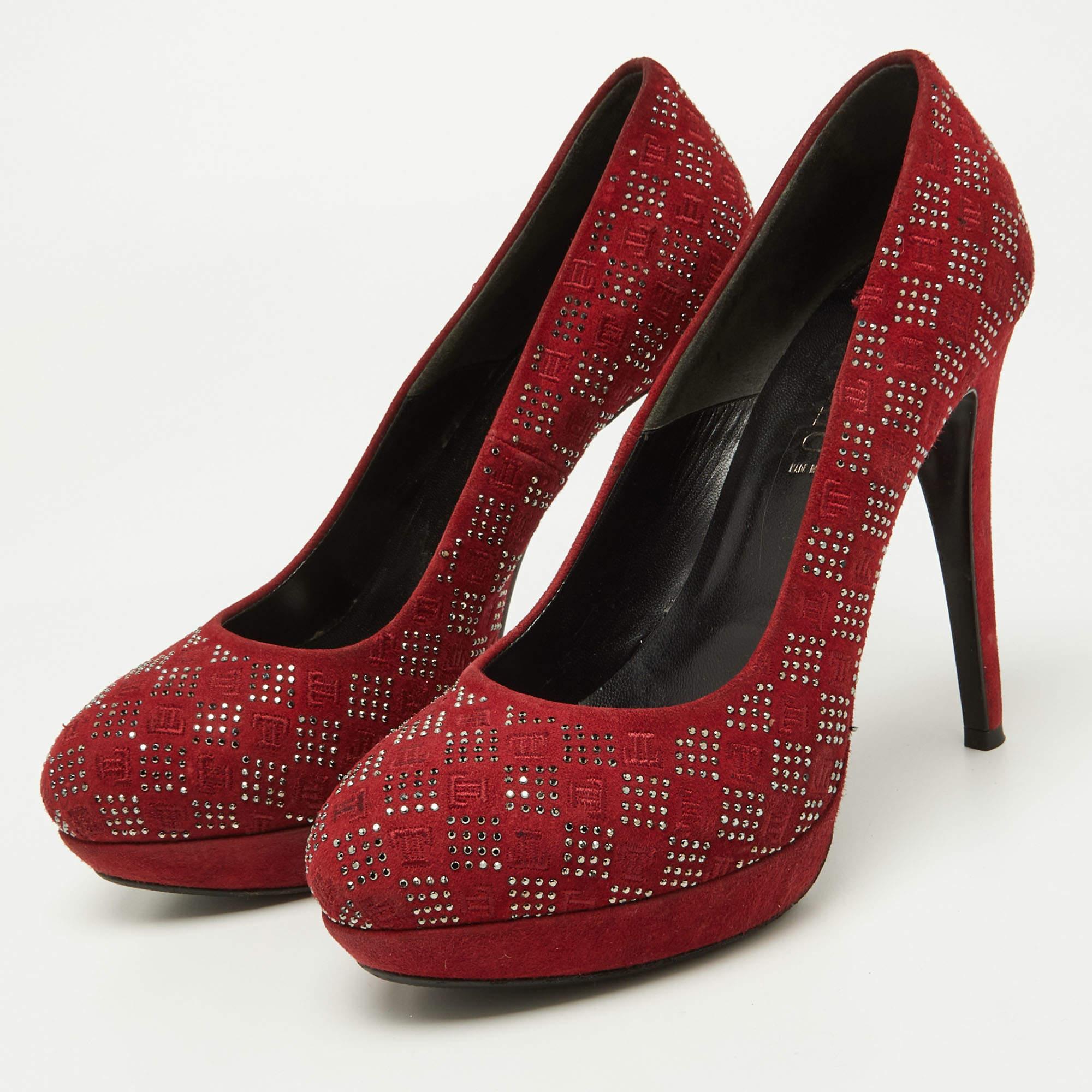 Complement your well put together outfit with these authentic Loriblu shoes. Timeless and classy they have an amazing construction for enduring quality and comfortable fit.