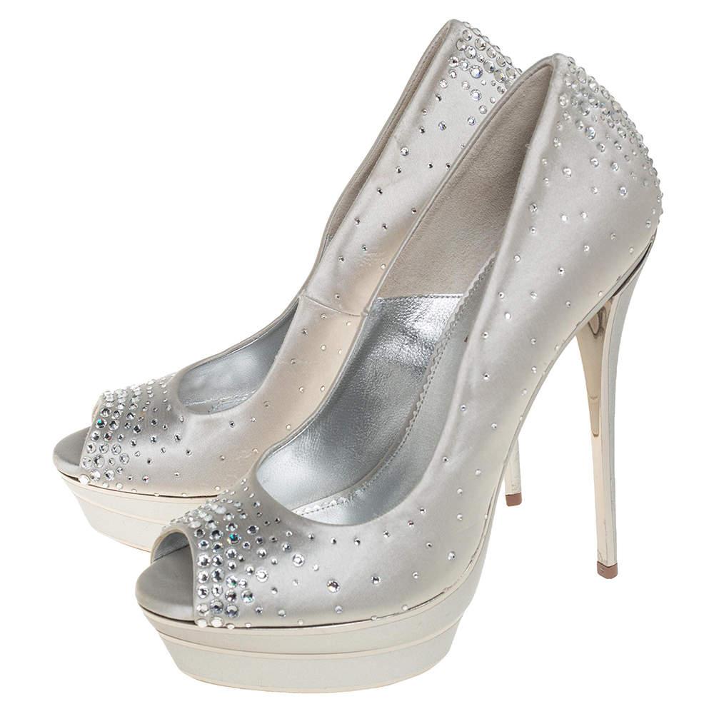 Loriblu Silber Satin Kristall verschönert Peep Toe Plateau Pumps Größe 38 Damen