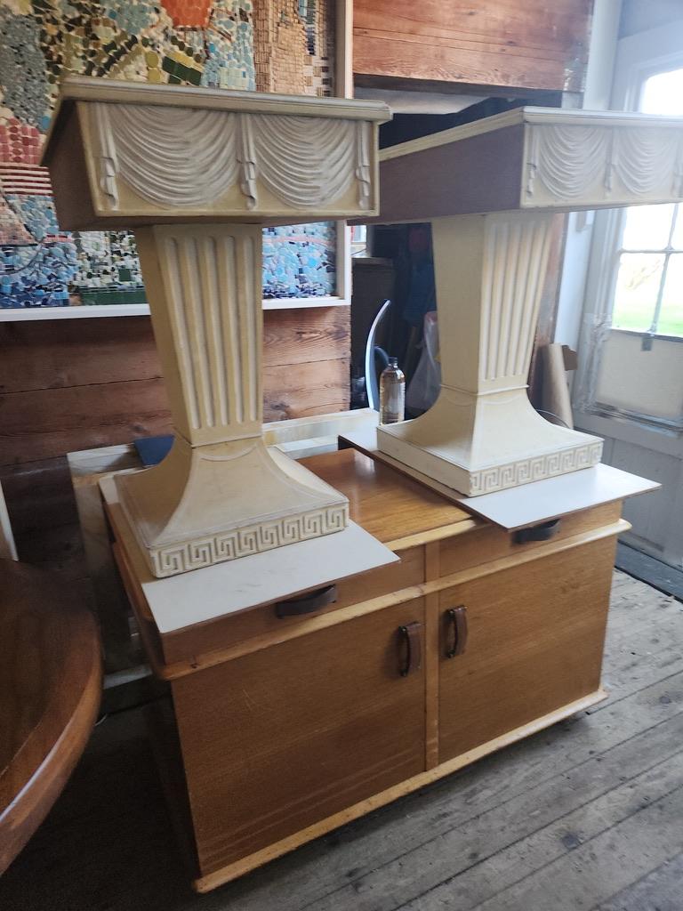 Lorin Jackson Grosfeld House Paire de consoles néoclassiques sculptées Dessus cuir années 1940 en vente 7