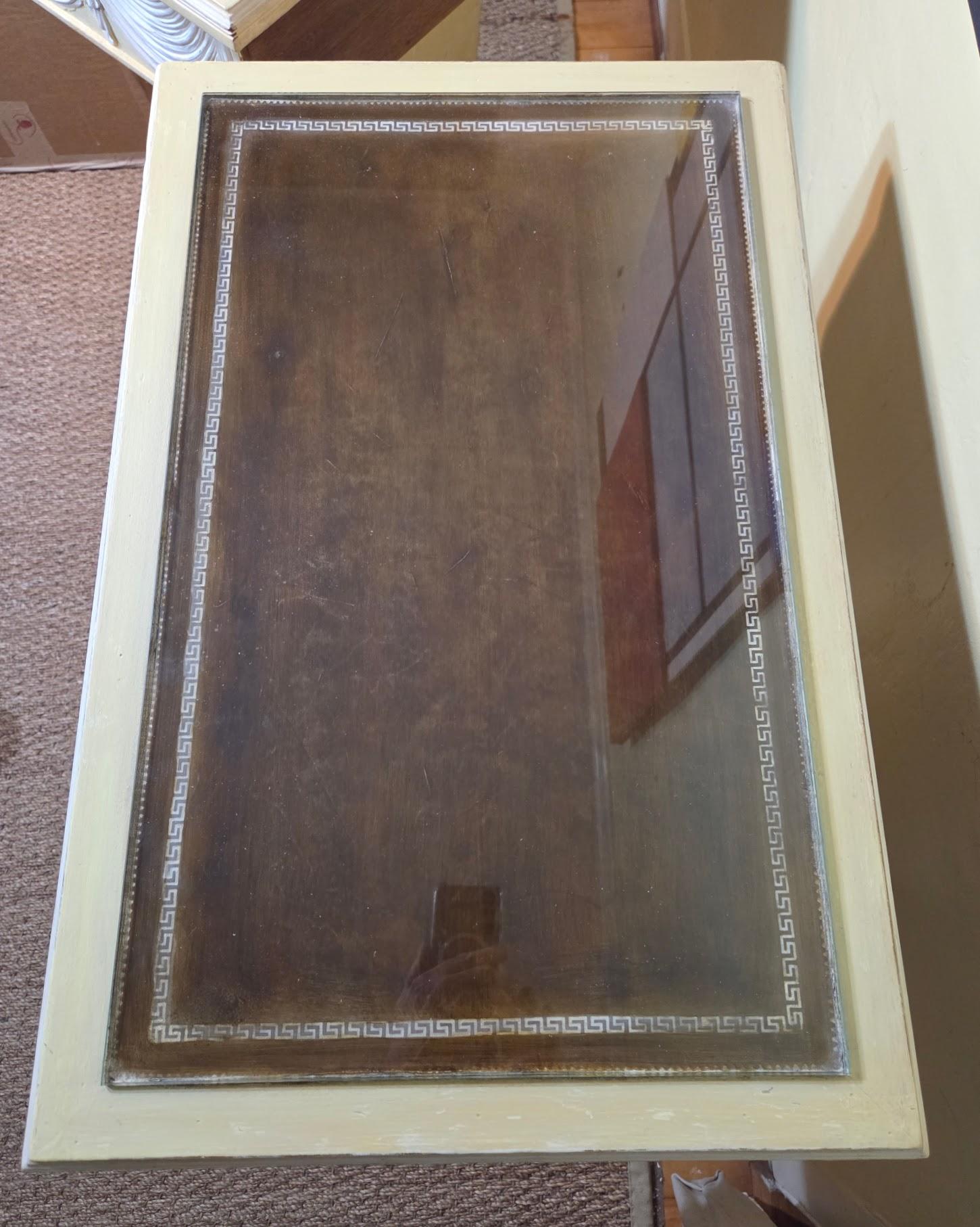 Américain Lorin Jackson Grosfeld House Paire de consoles néoclassiques sculptées Dessus cuir années 1940 en vente