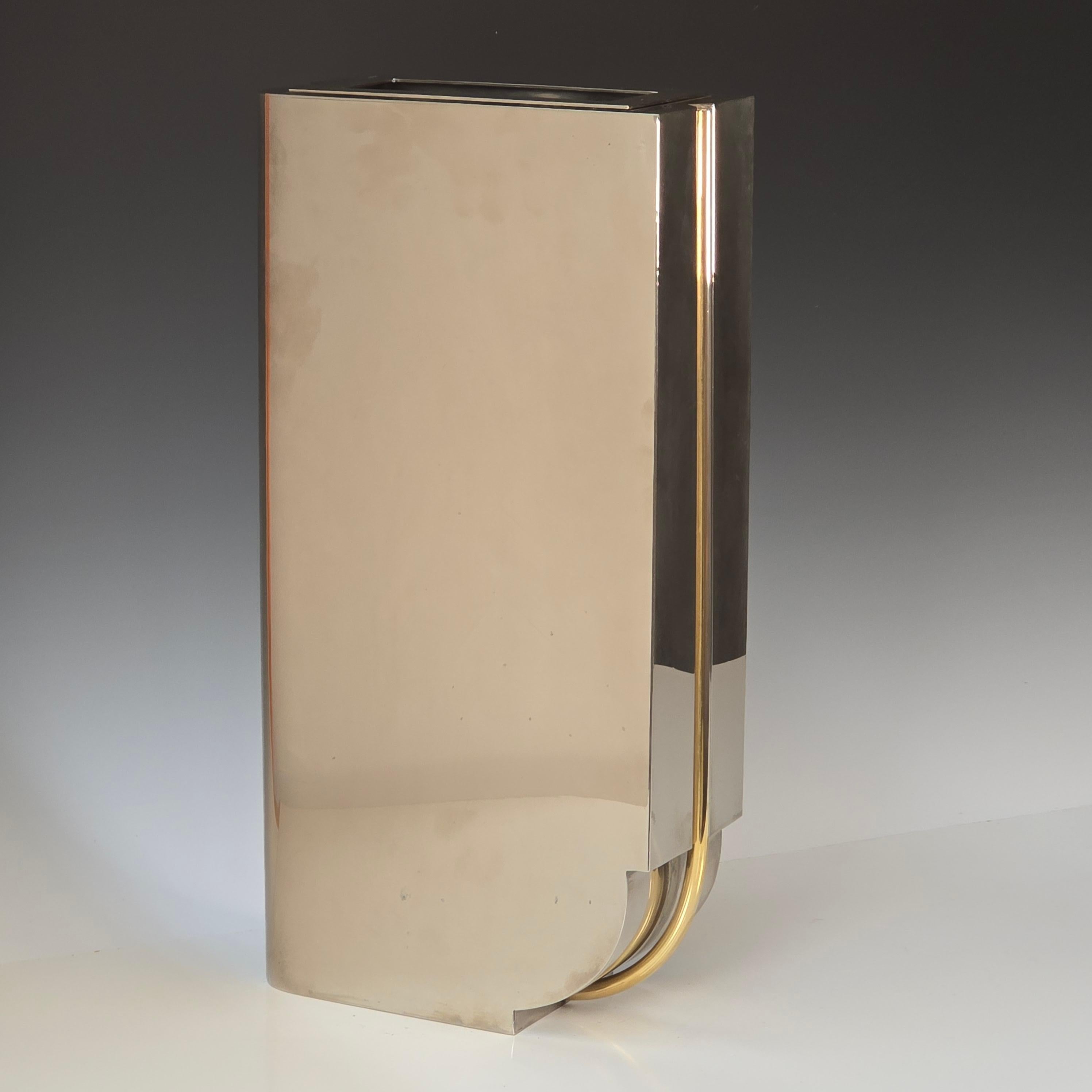 Moderno Vaso architettonico di Lorin Marsh in vendita