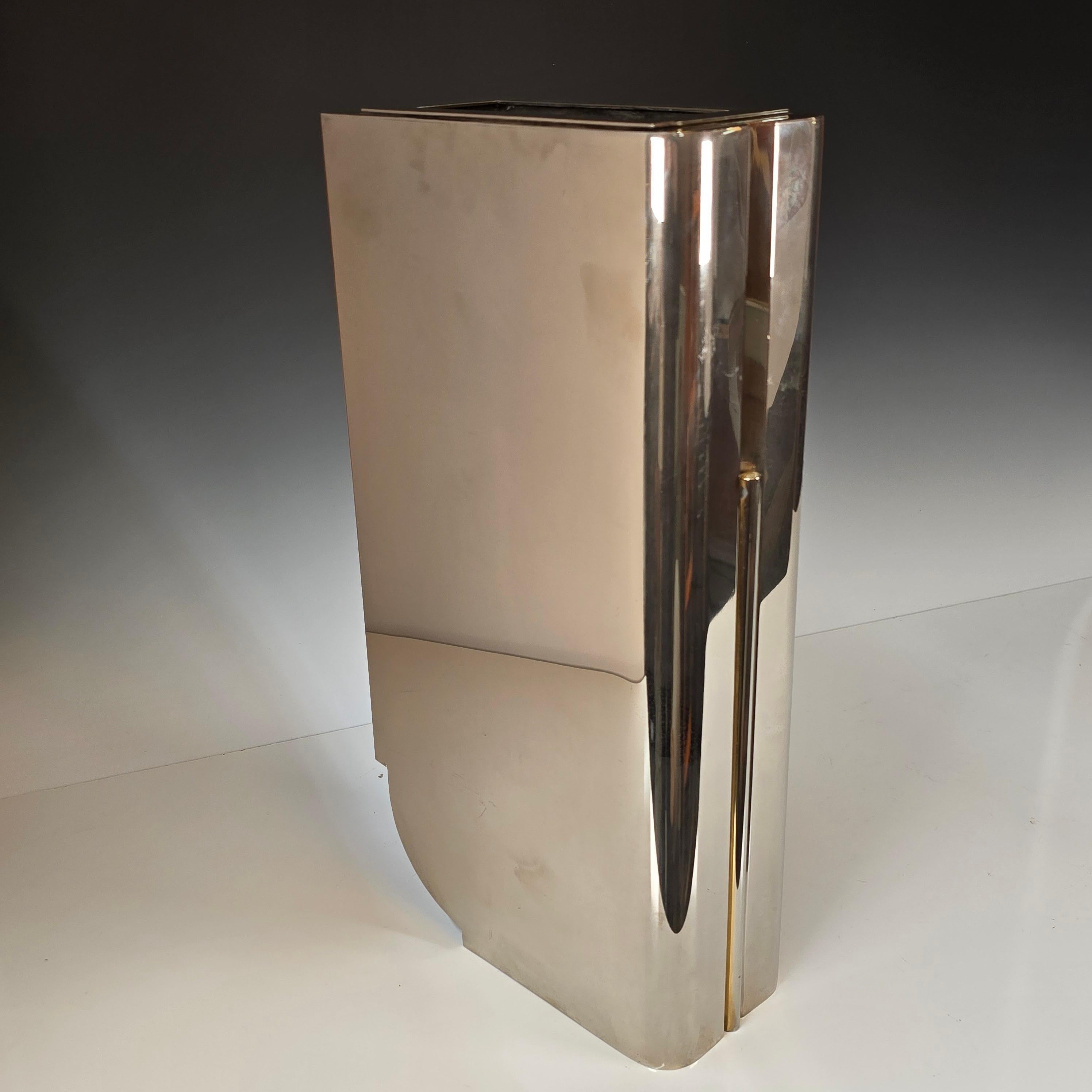 Placcato Vaso architettonico di Lorin Marsh in vendita