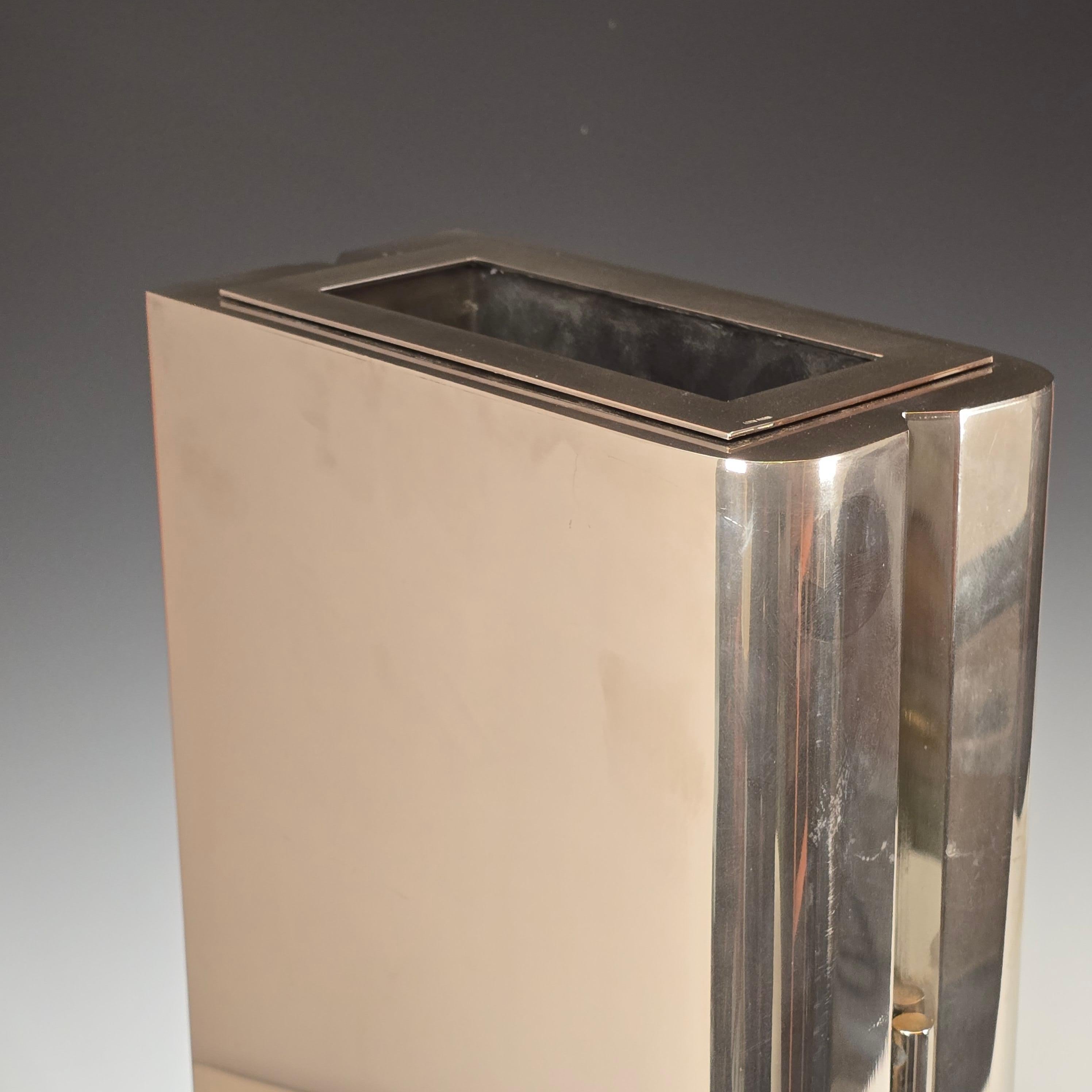 Ottone Vaso architettonico di Lorin Marsh in vendita