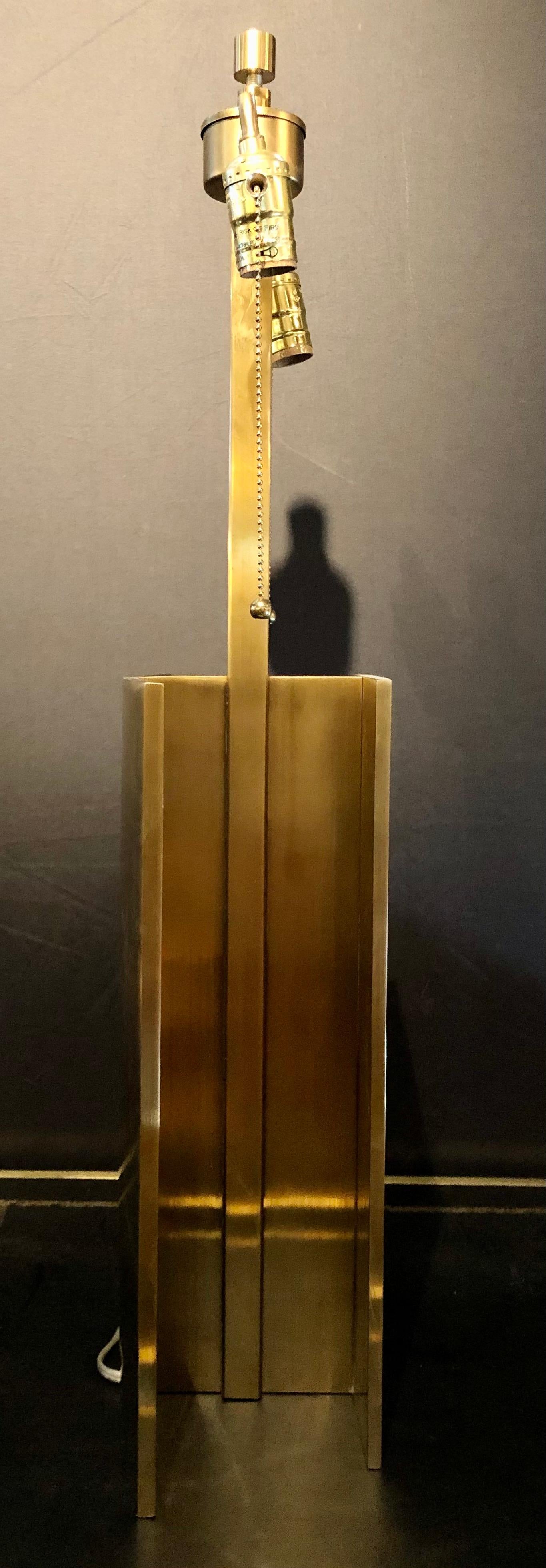 Tischlampe in Marsh-Design aus patiniertem Messing und Alabaster-Leinenschirm von Lorbeer im Angebot 10