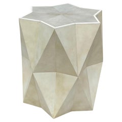 Lorin Marsh Geprägter Beistelltisch aus Ziegenlederimitat mit Knochenintarsien Geometrischer Stern