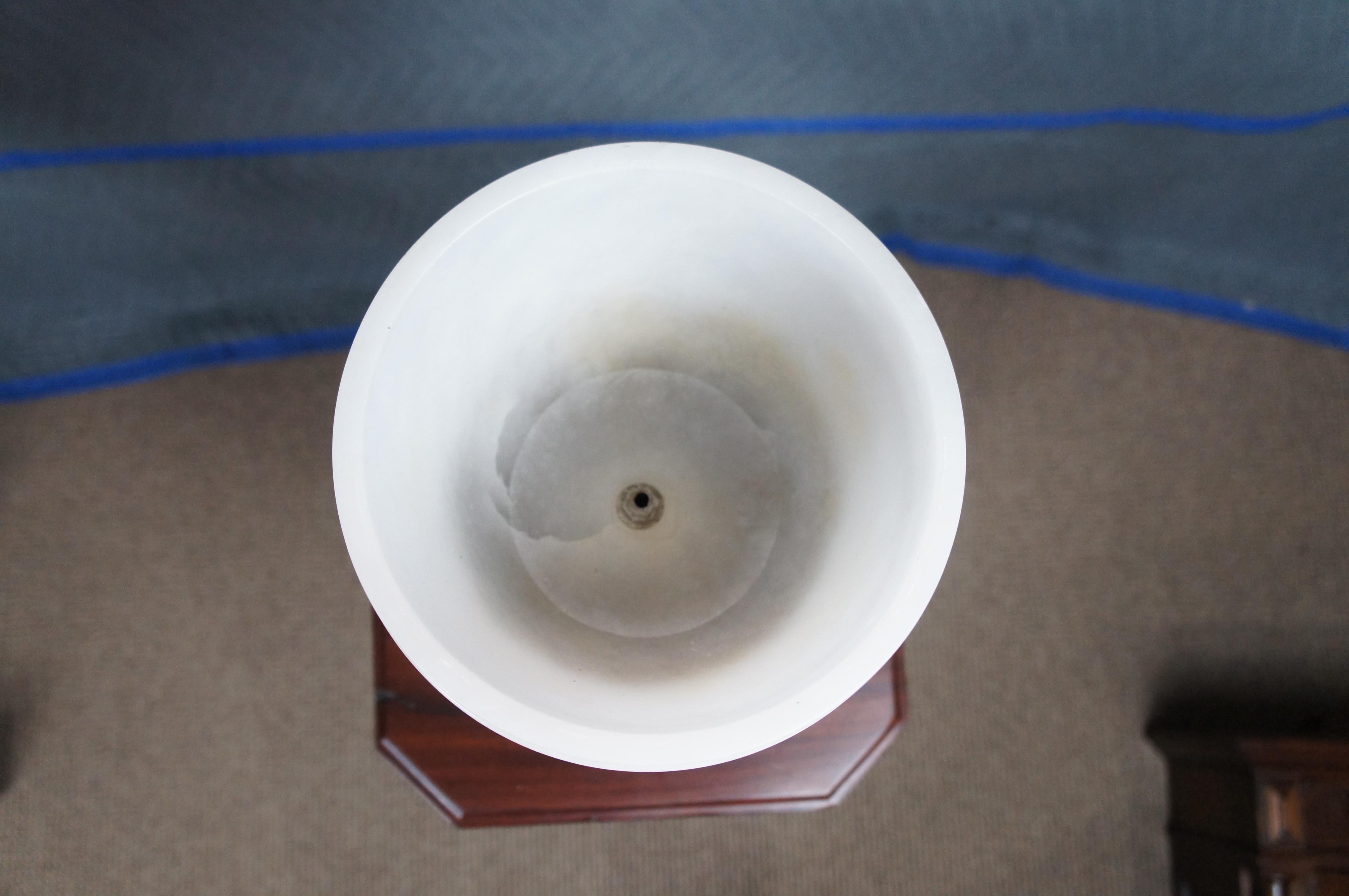 Vase urne trophée Lorin Marsh et cristal taillé 24 carats peint en or 22 po en vente 2