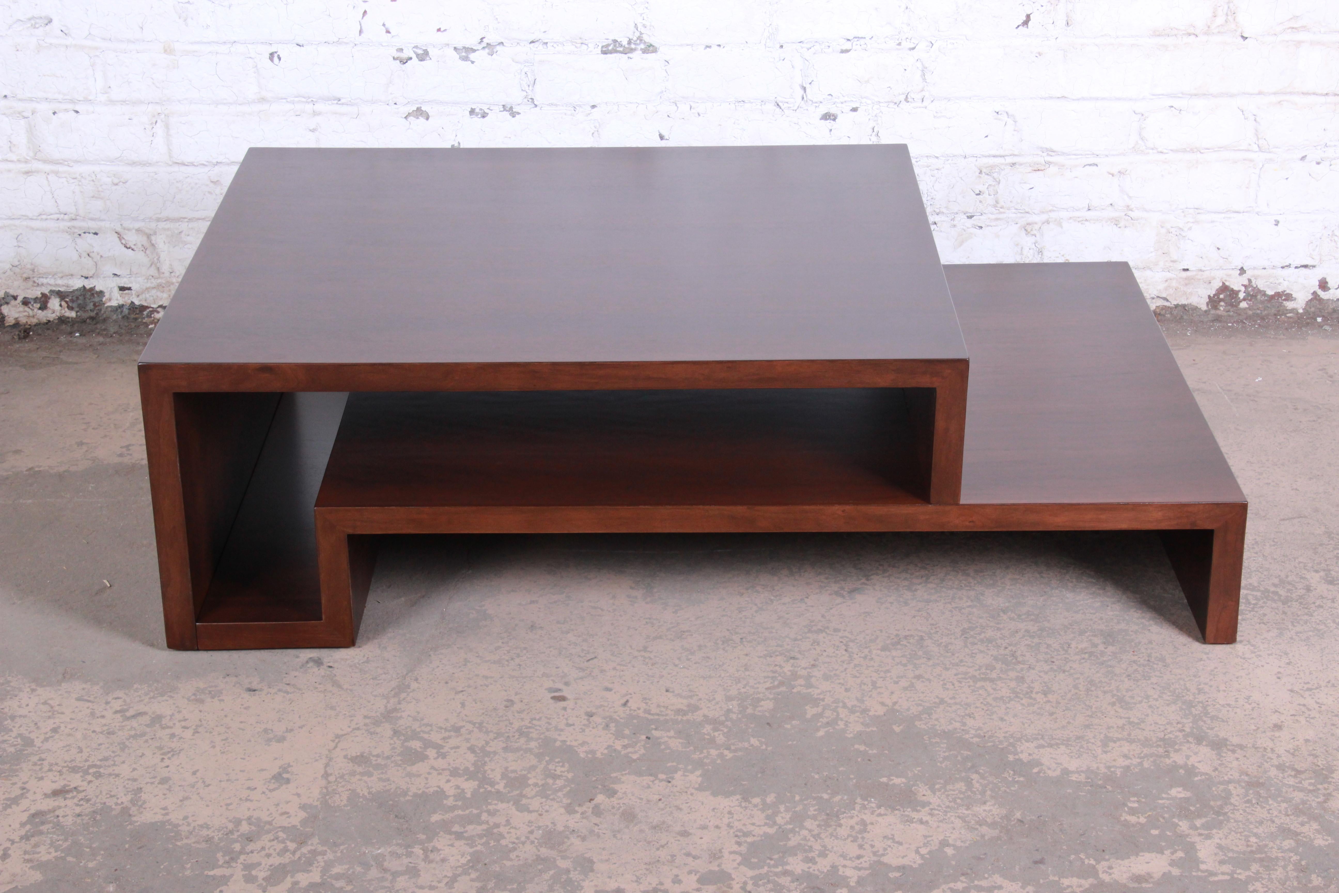 An exceptional modern walnut two-tier coffee or cocktail table

By Lorin Marsh

USA, circa 1990s

Measures: 54