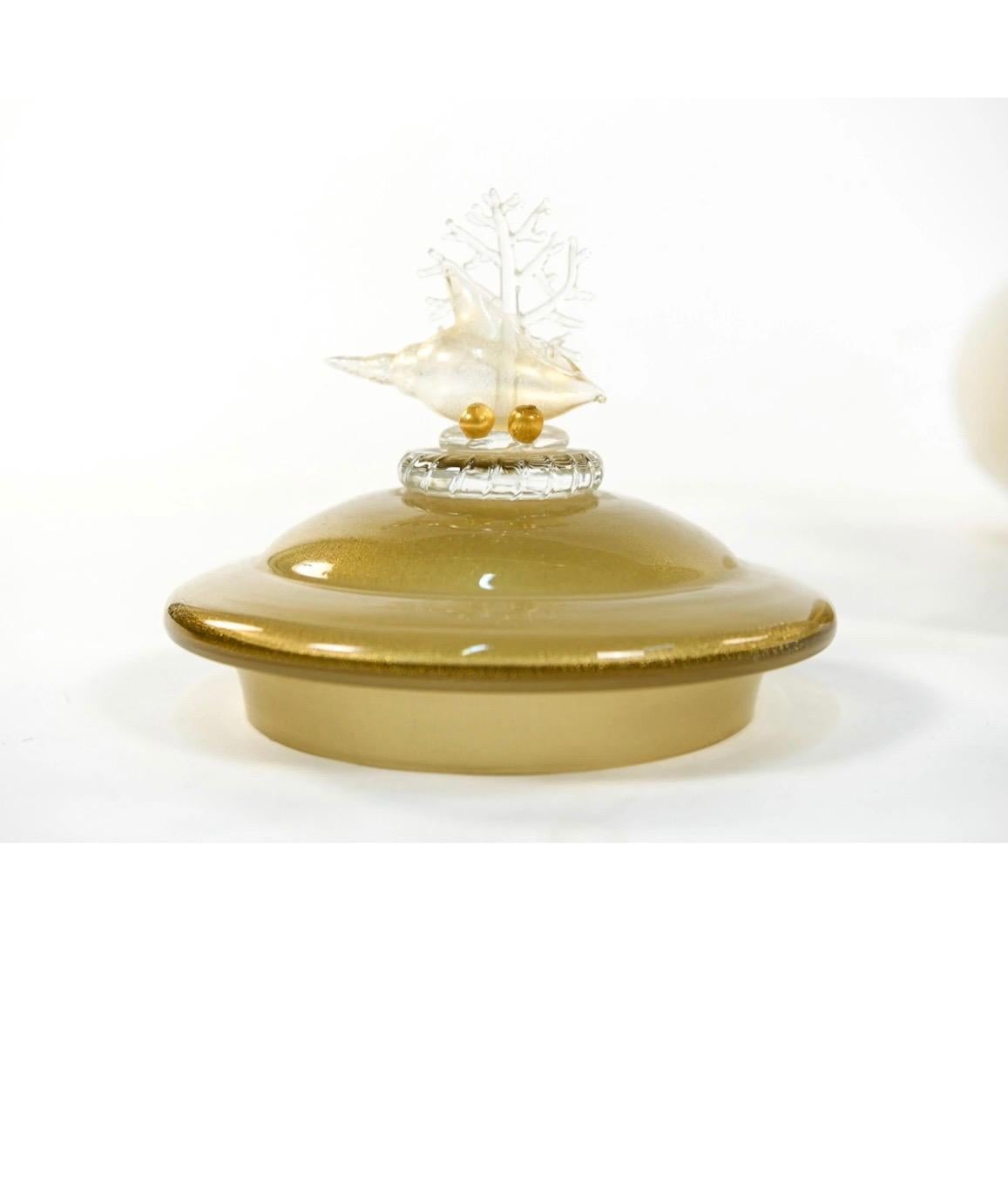 Lorin Marsh Seguso Vasija de concha con tapa de cristal de Murano italiano Fleck dorado en venta 4