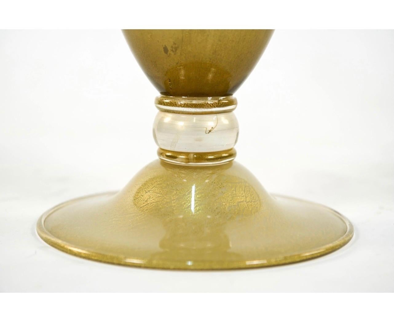 Lorin Marsh Seguso Vasija de concha con tapa de cristal de Murano italiano Fleck dorado siglo XX en venta