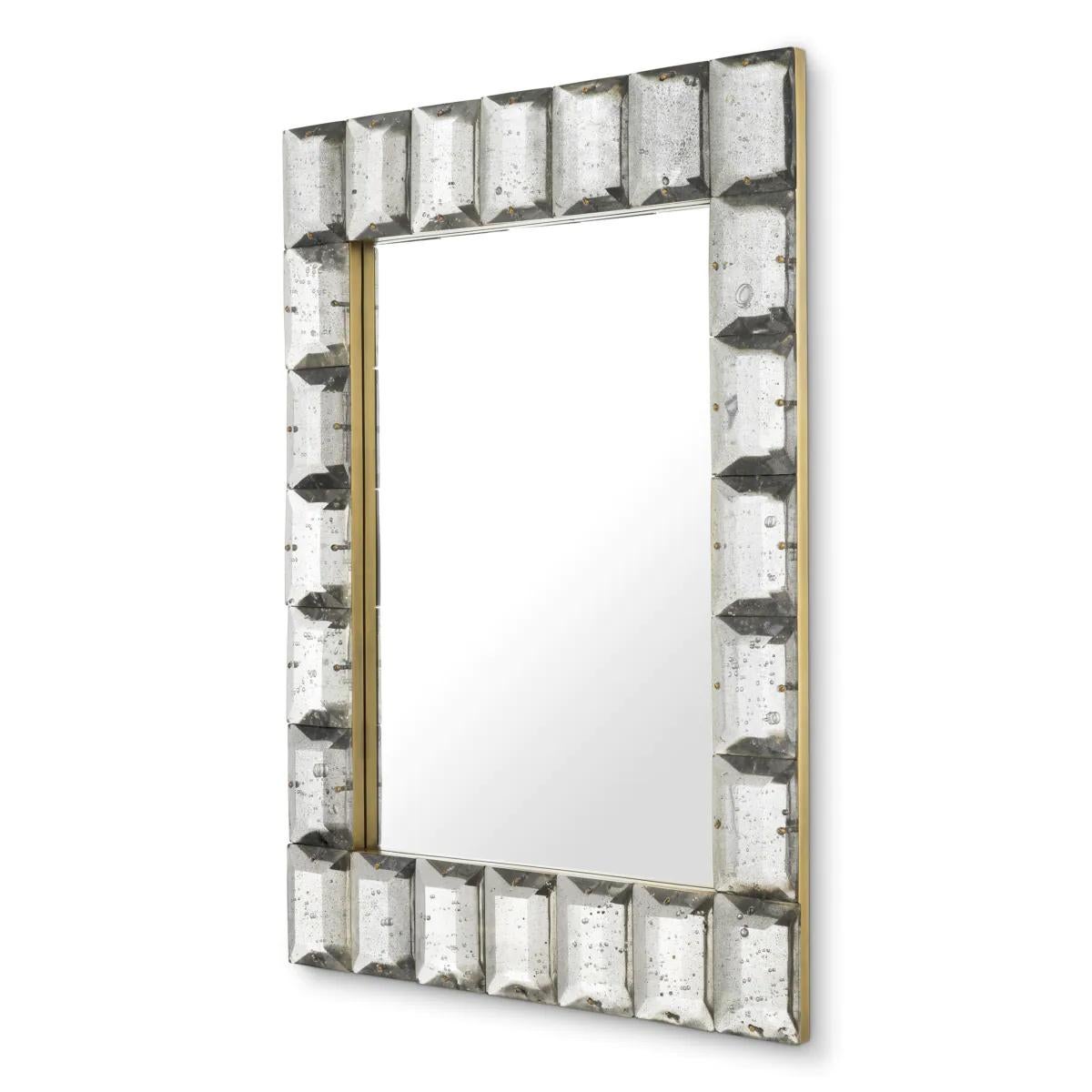 Mirror Lorinia with vintage brass structure and MDF
with clear mirror glass

