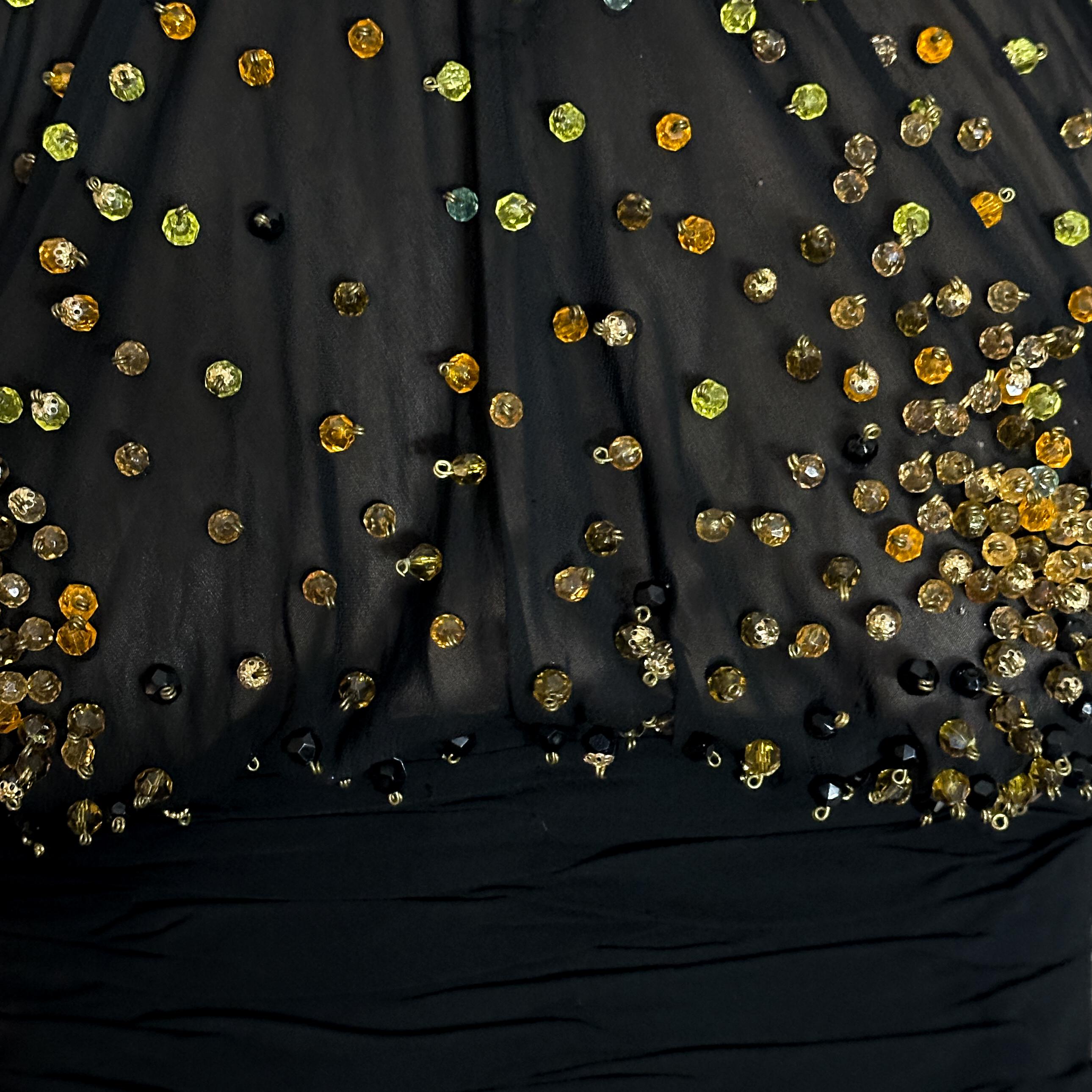 Robe dos nu en soie noire avec corsage perlé de Loris Azzaro, CIRCA 1970 Excellent état - En vente à Paris, FR