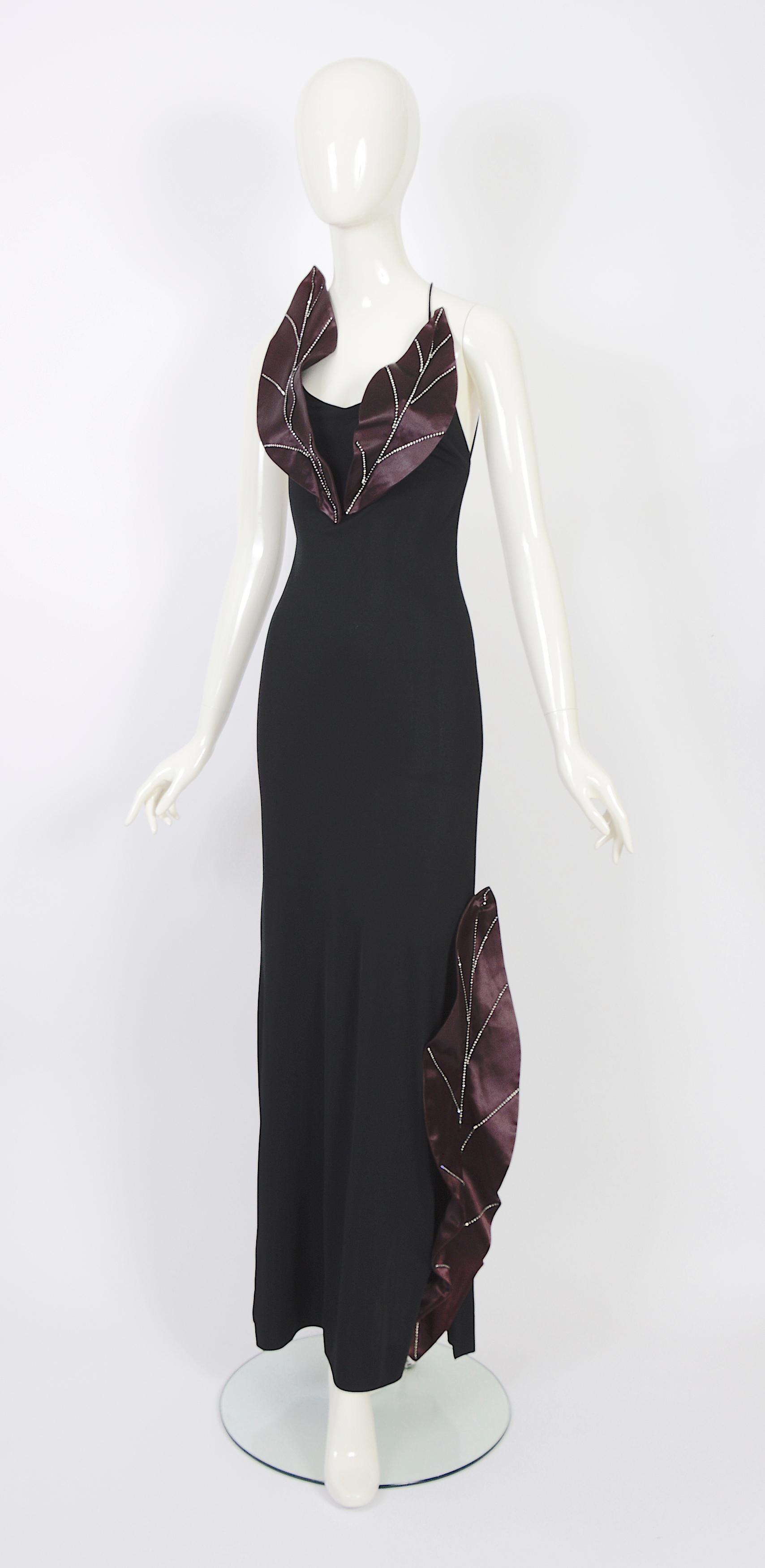 Noir Loris Azzaro Couture 1970, robe en jersey de soie noir ornée de satin et de strass  en vente