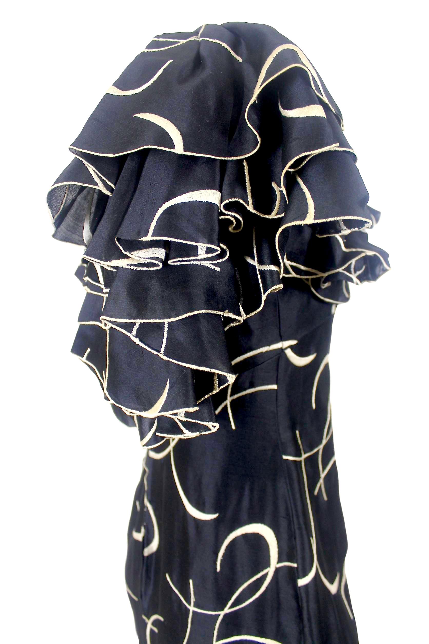 Loris Azzaro Couture Silk Embroidered Evening Dress In Good Condition For Sale In Bath, GB