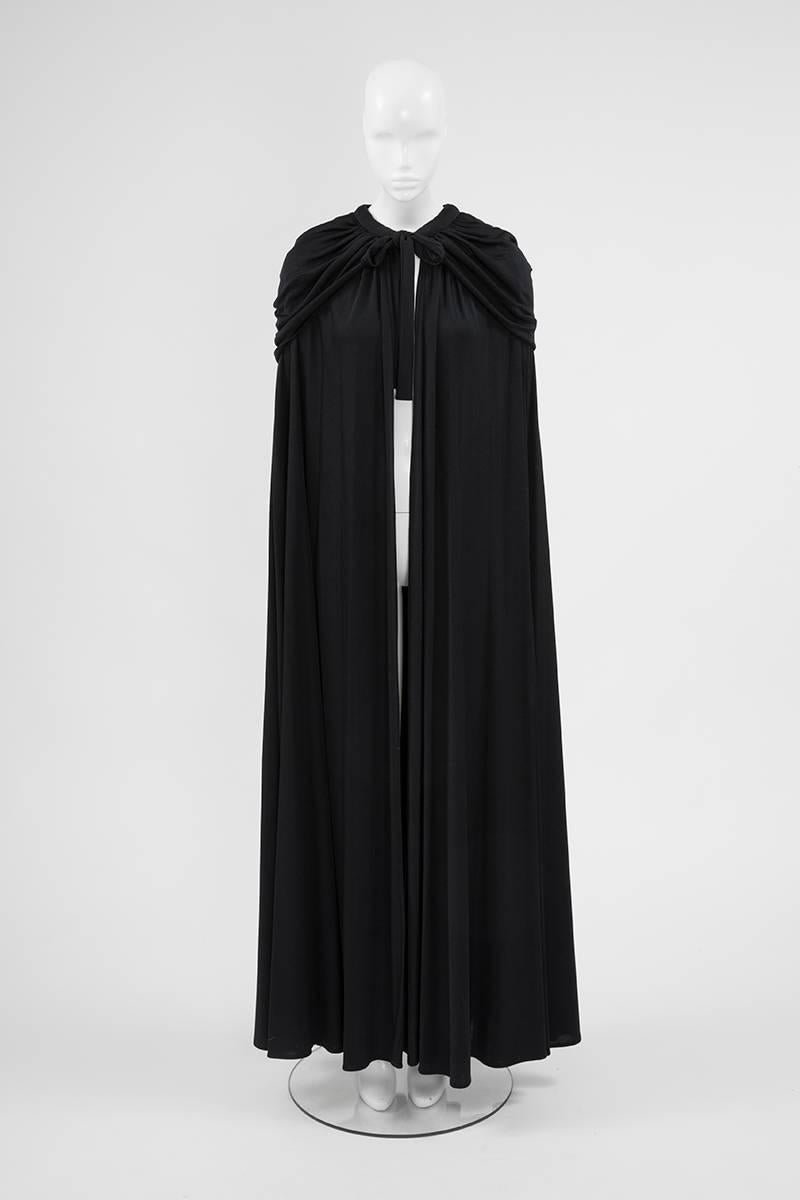 Simlarly to Roy Halston, Loris Azzaro defined the glamour of the 70’s. He was famous in dressing celebrities and the jet-set elite. This incredibly chic 70’s cape is an iconic example of his design. Crafted in refined black jersey, this full length