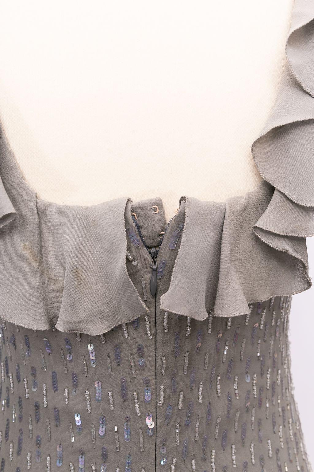 Loris Azzaro - Robe en soie grise brodée, taille 36FR en vente 2