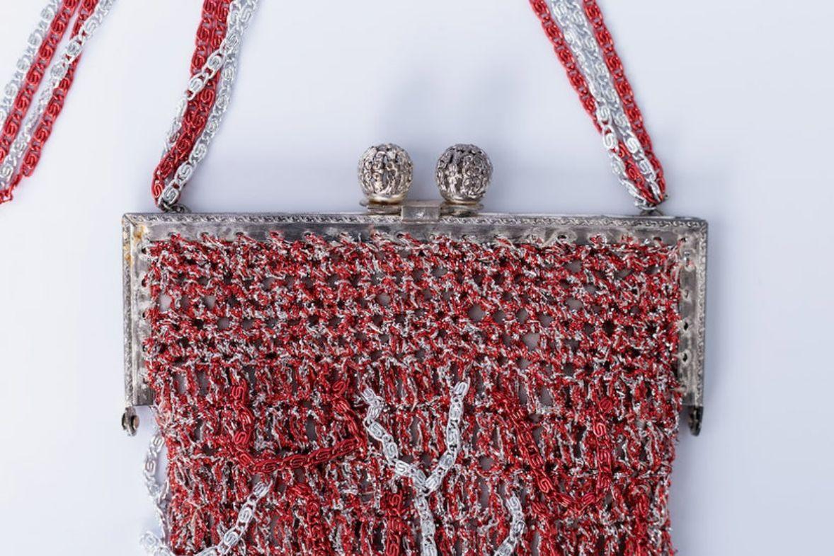 Loriz Azzaro (Made in France) Shoulder bag composed of red and silver lurex mesh covered with red and silver chains. 
Grey fabric lining.

Additional information: 
Dimensions:
 Width: 14 cm (5.51 in), Height: 16 cm (6.29 in), Chains length: 7 cm