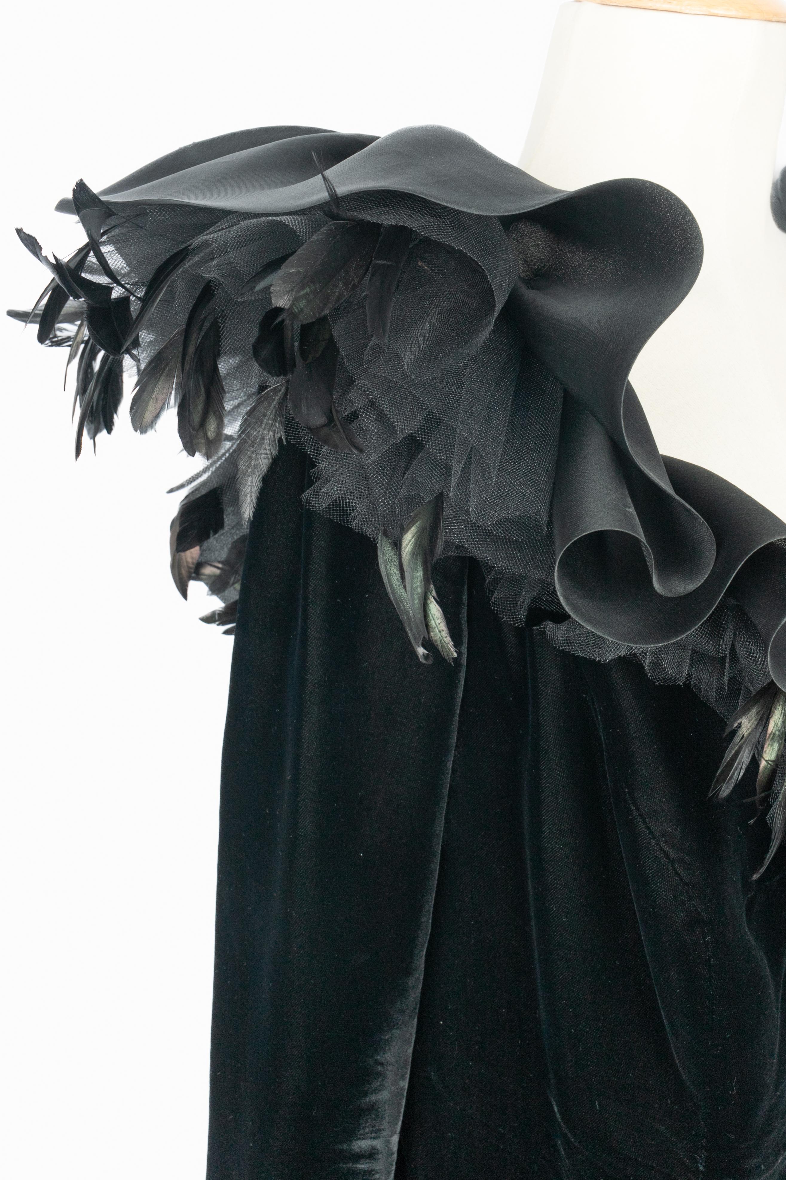 Nero Abito in velluto di Loris Azzaro in vendita