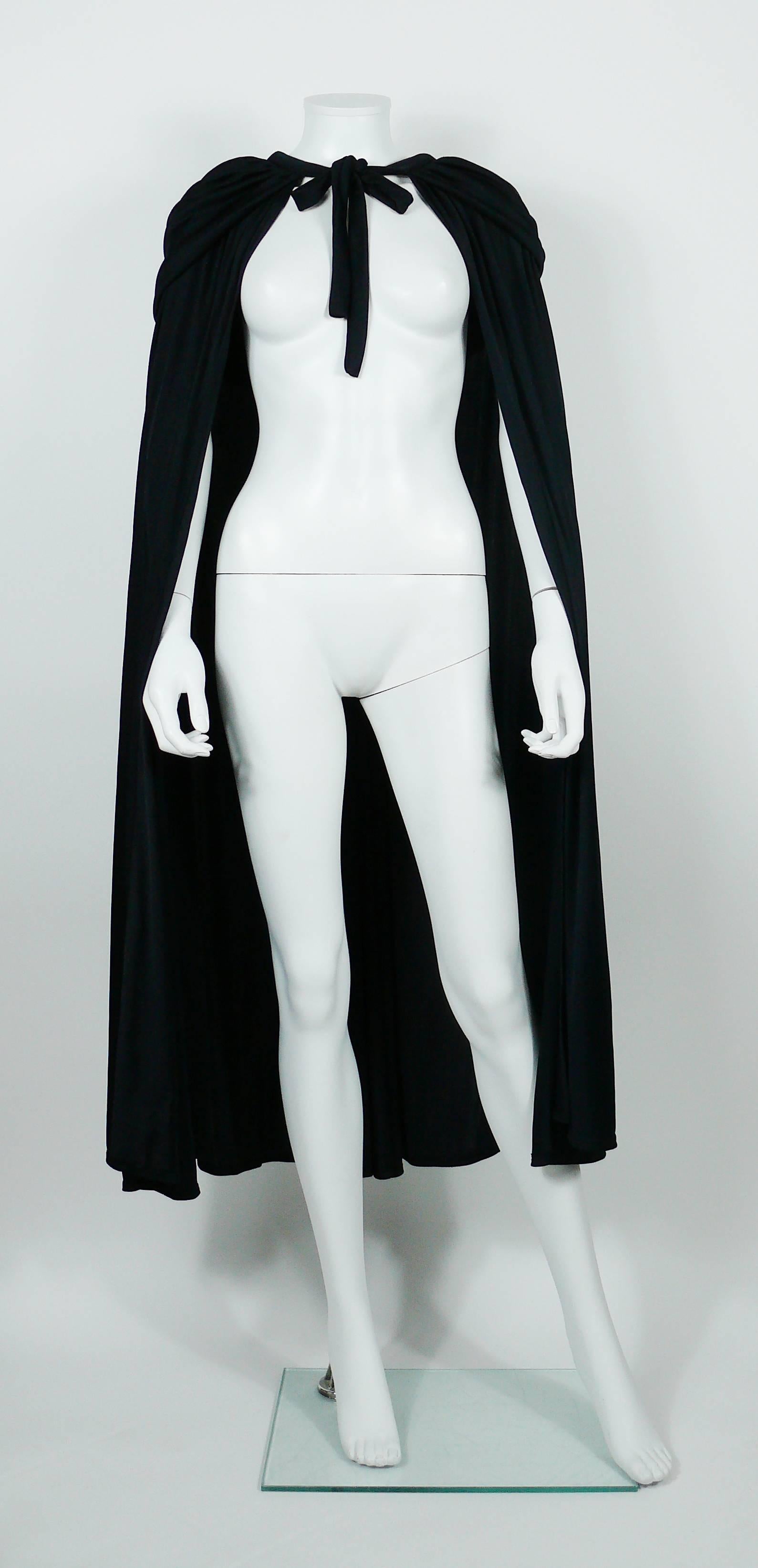 LORIS AZZARO vintage black jersey hooded cape with tie-neck.

Label reads LORIS AZZARO Paris.

Missing size and composition tags.
Please double check measurements. 

Indicative measurements taken laid flat : length approx. 120 cm (47.24