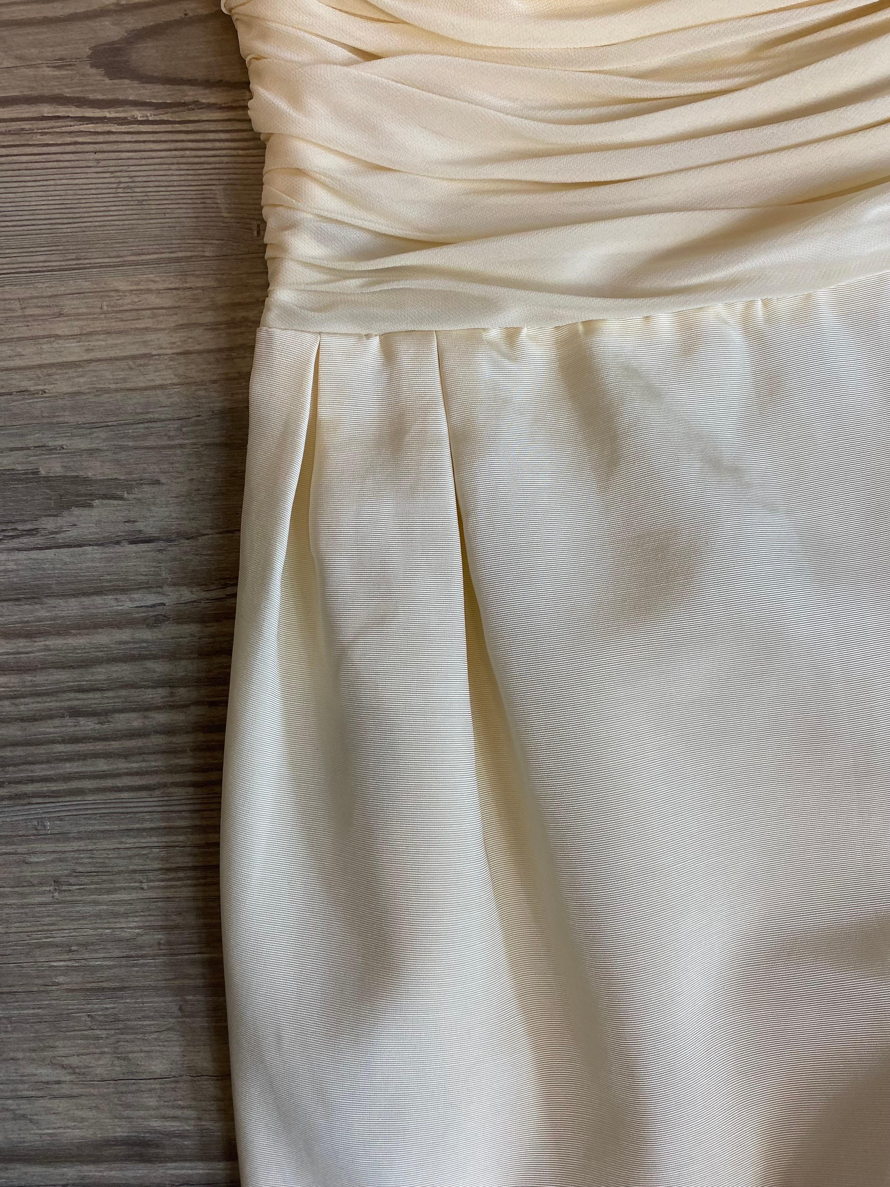 Women's or Men's Loris Azzaro white dress For Sale