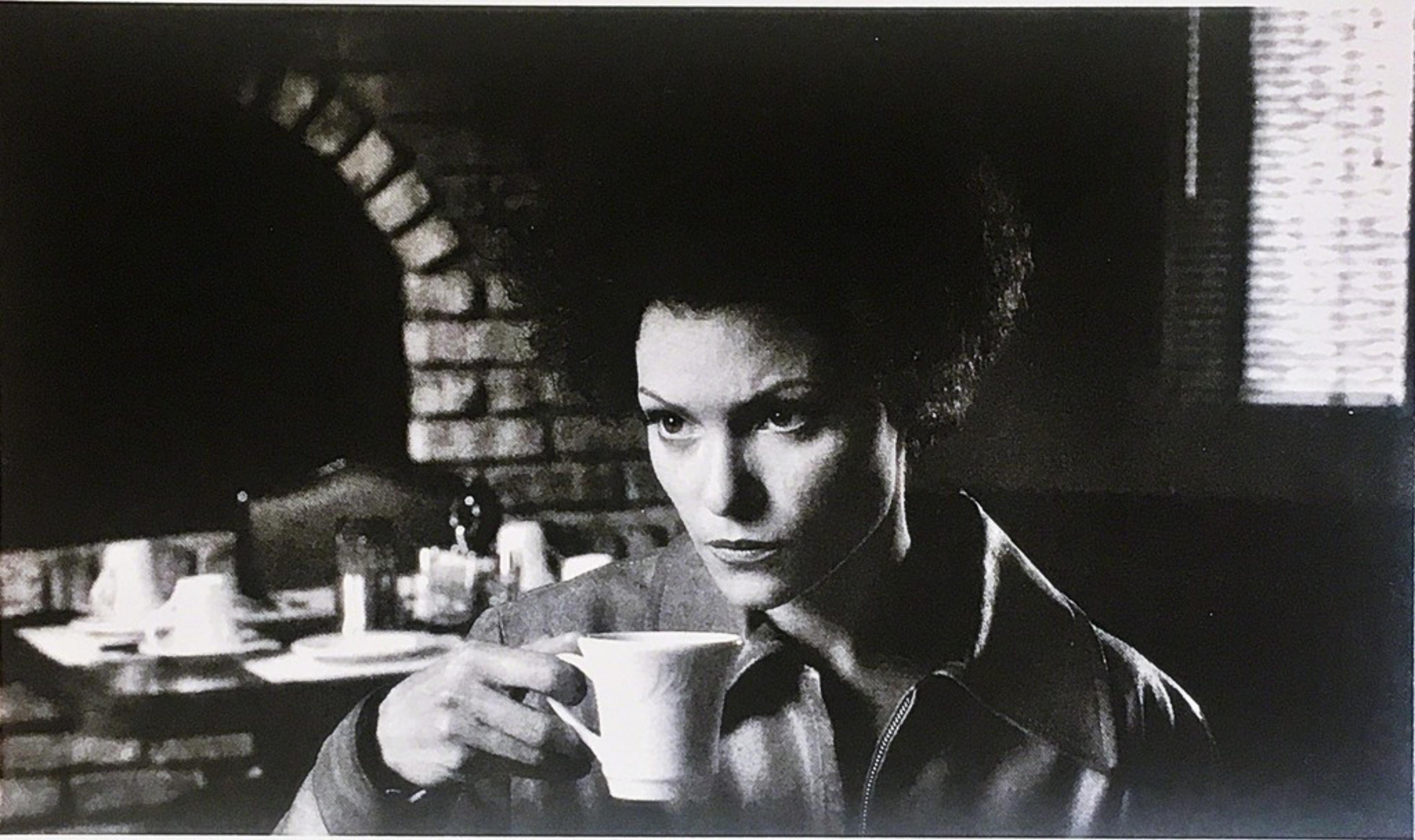 Recall from the Exit Art/1st World Portfolio Sérigraphie sur feutre, crayon signé/N - Print de Lorna Simpson