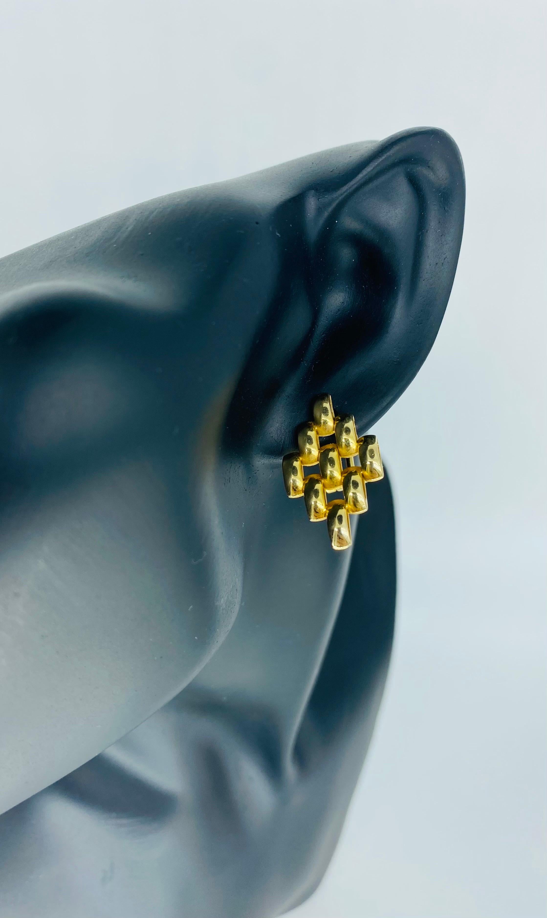 Loro Italian 14k Gold a abstract Design Clip Earrings. The earrings are made by Italian designer Loro and features an abstract design. The earrings measure 15.4mm X 25.75mm and weights 6.4 grams solid gold 14k. The earrings have a back clip closure