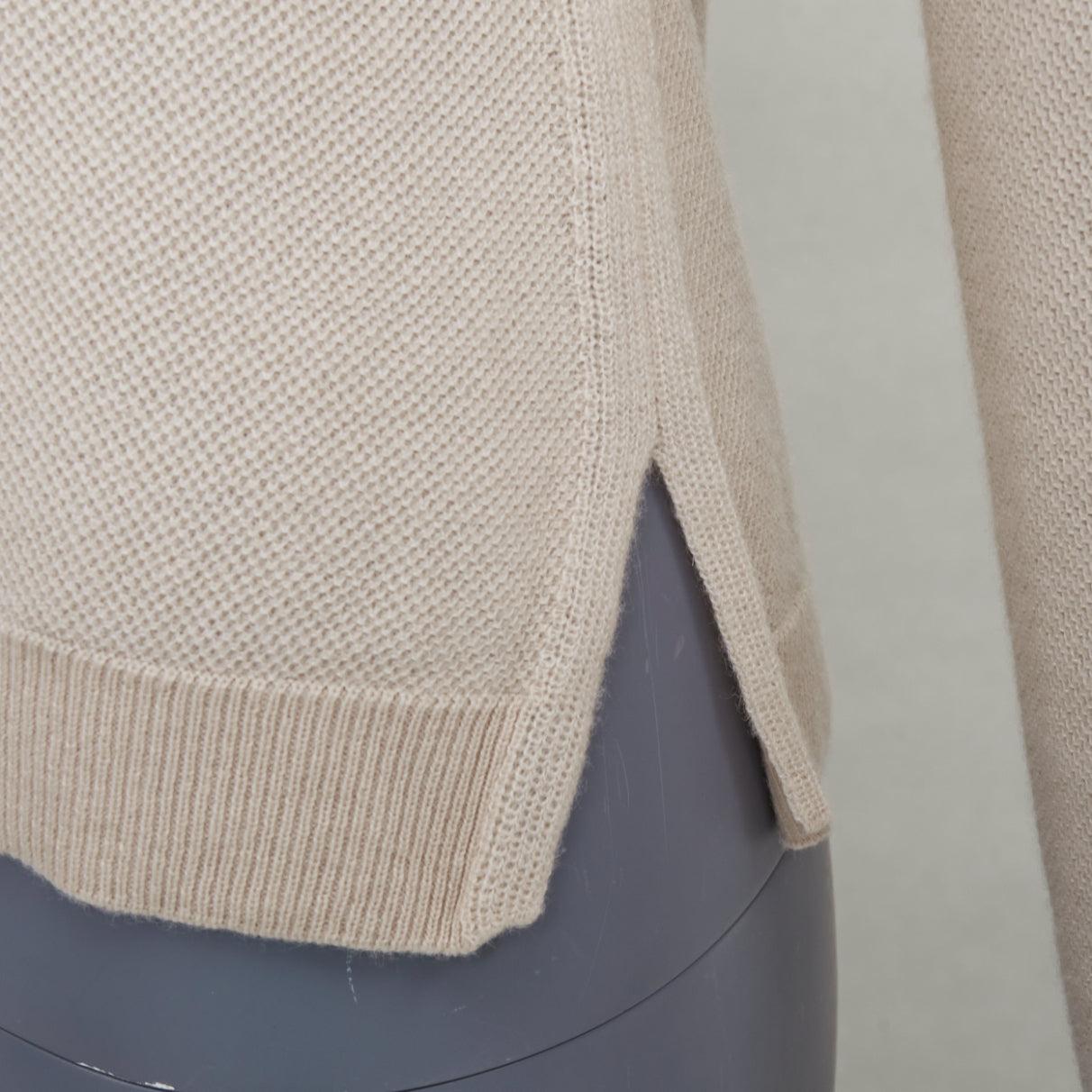 LORO PIANA Jersey de cuello redondo de punto fino 100% cachemira beige IT38 XS
Referencia: LNKO/A02600
Marca: Loro Piana
Material: Cachemira
Color: Beige
Patrón: Sólido
Cierre: Pullover
Fabricado en: Italia

CONDICIÓN:
Estado: Excelente, este