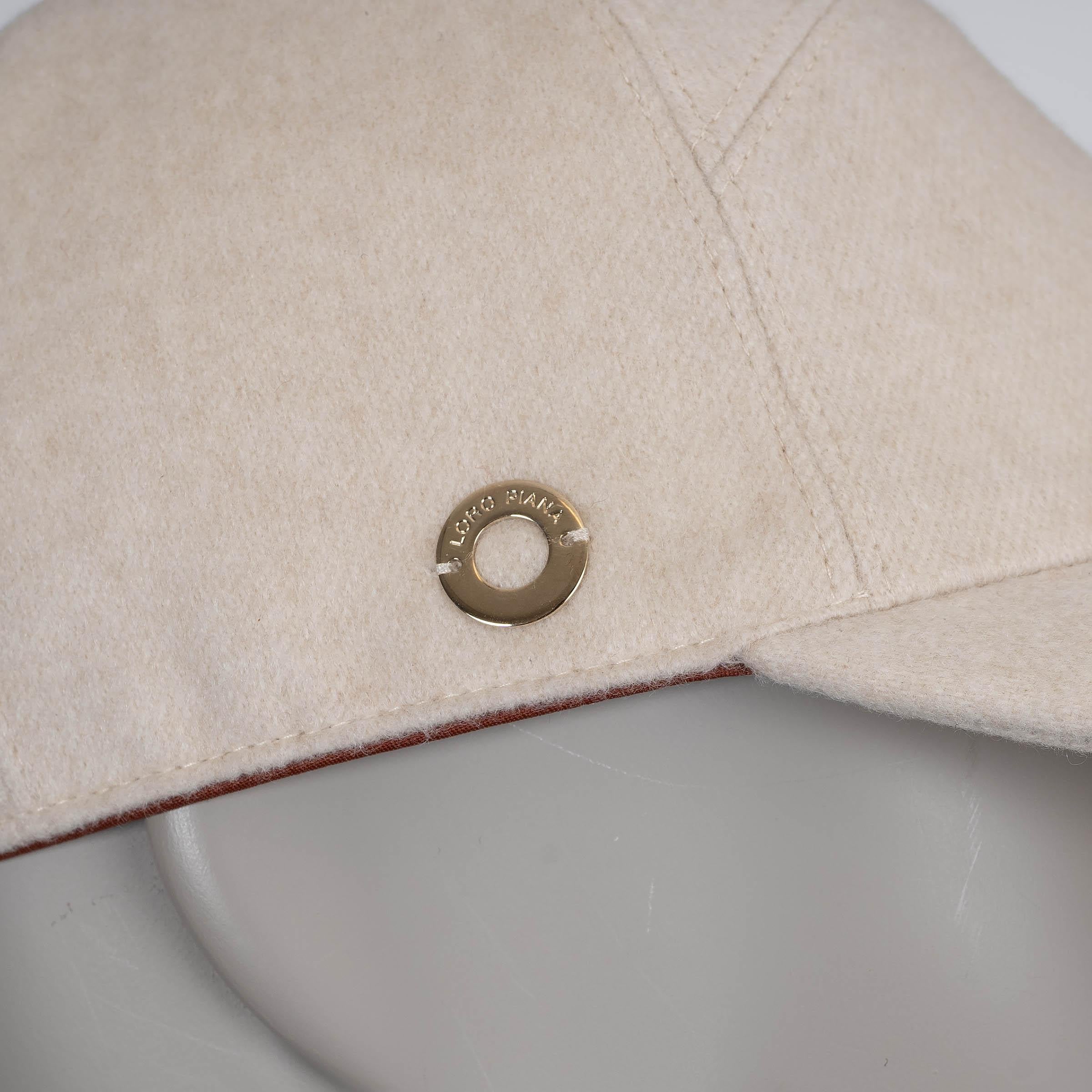 Chapeau de baseball antique LORO PIANA beige papier cashmere S Excellent état - En vente à Zürich, CH