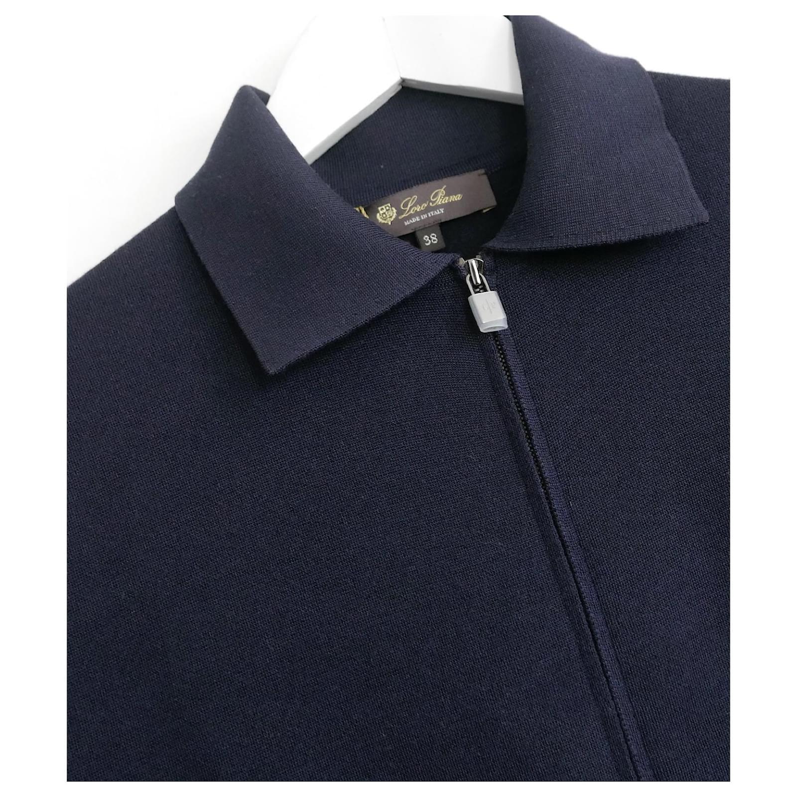Giacca bomber in maglia Loro Piana Beau Rivage, ultra chic e di lusso, acquistata per £2250, nuova con cartellini e maniche proattive fino alle cerniere. Realizzata in una maglia di seta marina di medio peso, liscia e densa, con un rivestimento in