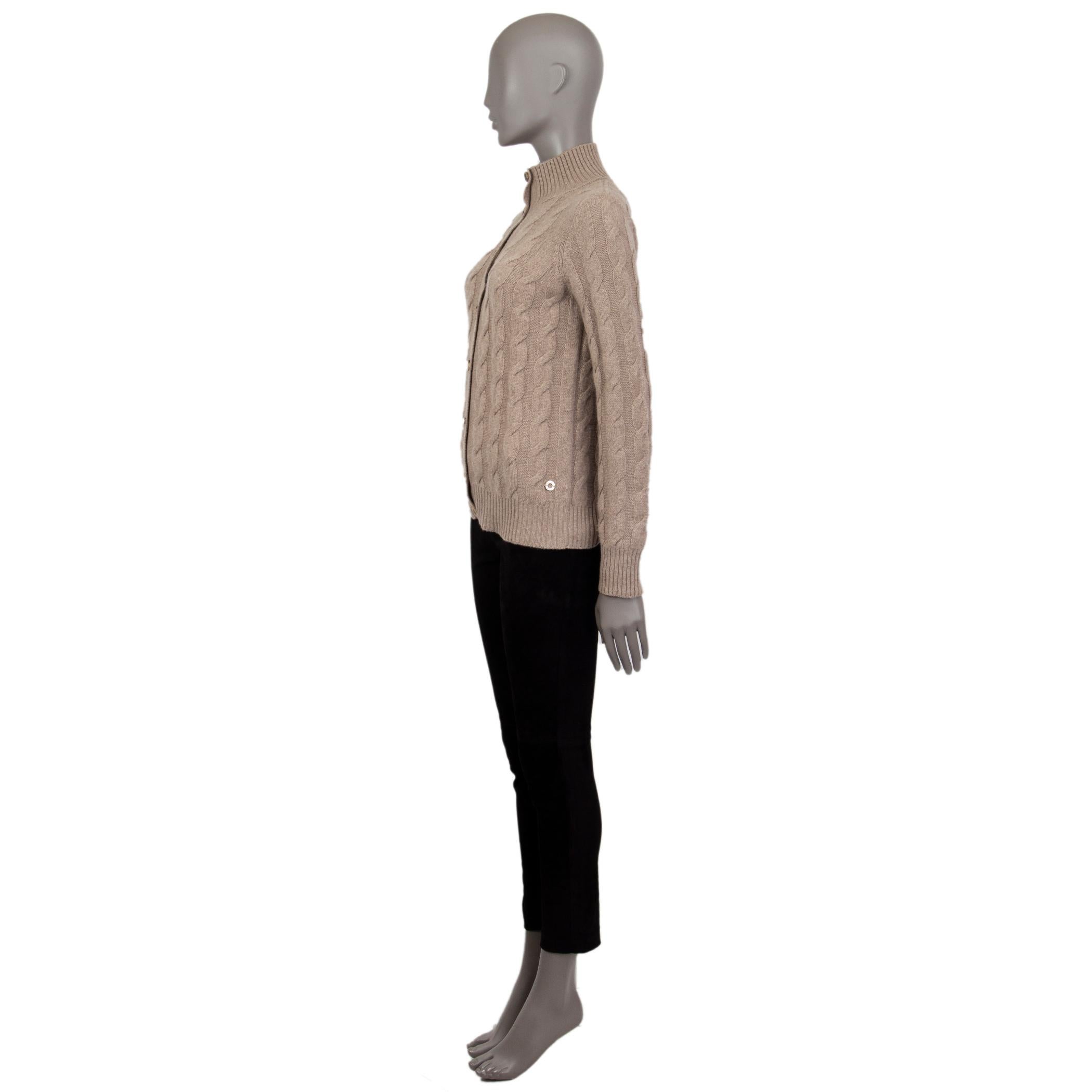 Loro Piana cable knit cardigan in beige baby cashmere (100%) with a casual fit, stand-up collar, marbleized buttons, ribbed cuffs and hem. Closes with a button border in the front. Has been worn and is in excellent condition.

Tag Size 40
Size