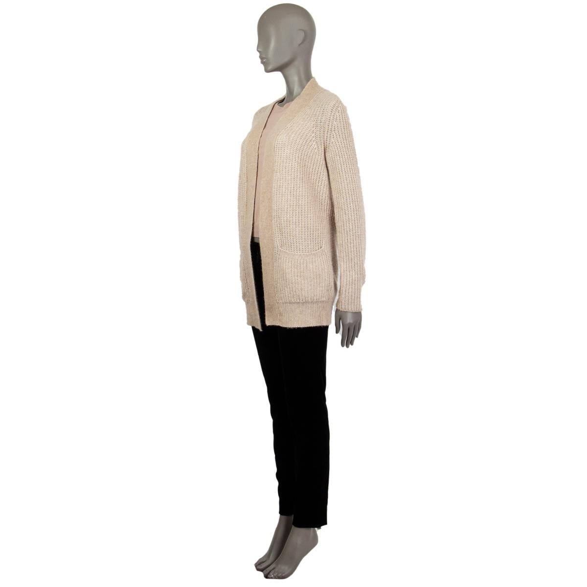 Loro Piana open front classic cardigan in oatmeal cashmere (78%) and silk (22%) with two front pockets. Unlined. Has been worn and is in excellent condition. 

Tag Size 38
Size XS
Shoulder Width 40cm (15.6in)
Bust 92cm (35.9in) to 96cm