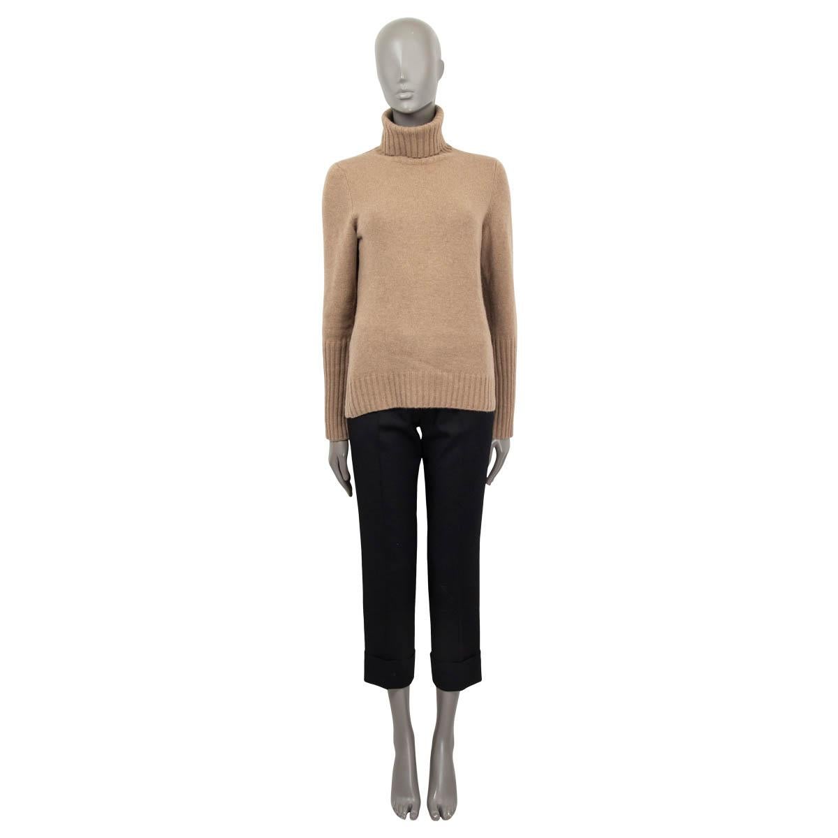 100% authentic Loro Piana turtleneck sweater in beige cashmere (100%). Has been worn and is in excellent condition.

Measurements
Tag Size	42
Size	M
Shoulder Width	38cm (14.8in)
Bust From	98cm (38.2in)
Waist From	94cm (36.7in)
Length	61cm