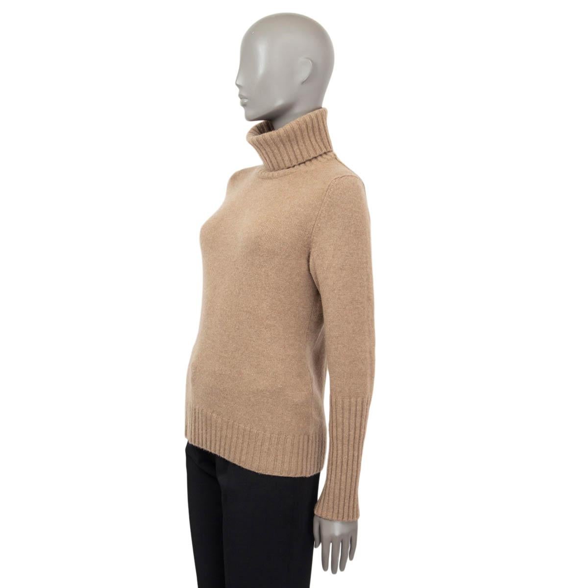 LORO PIANA beige cashmere TURTLENECK Sweater 42 M In Excellent Condition For Sale In Zürich, CH