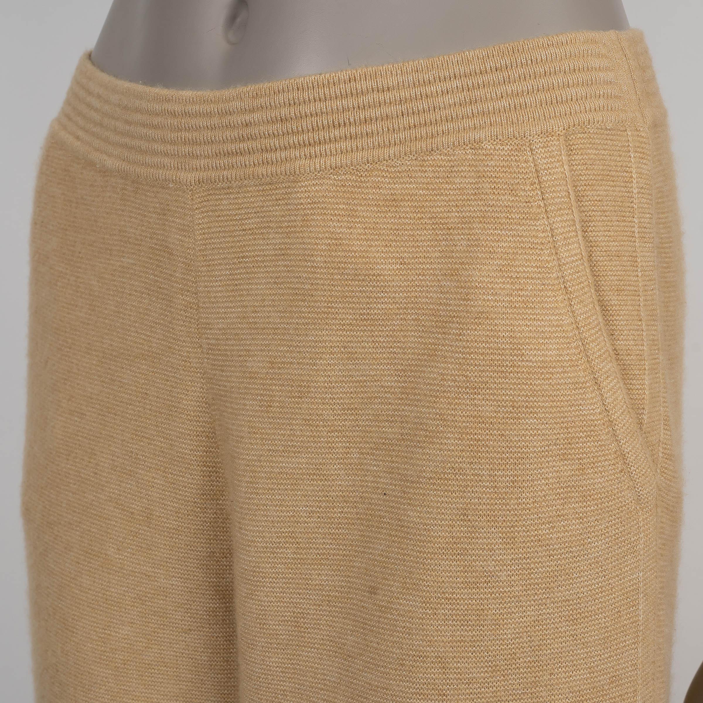 LORO PIANA beige to cream cashmere & silk GRADIENT KNIT TRACK Pants 40 S In Excellent Condition For Sale In Zürich, CH