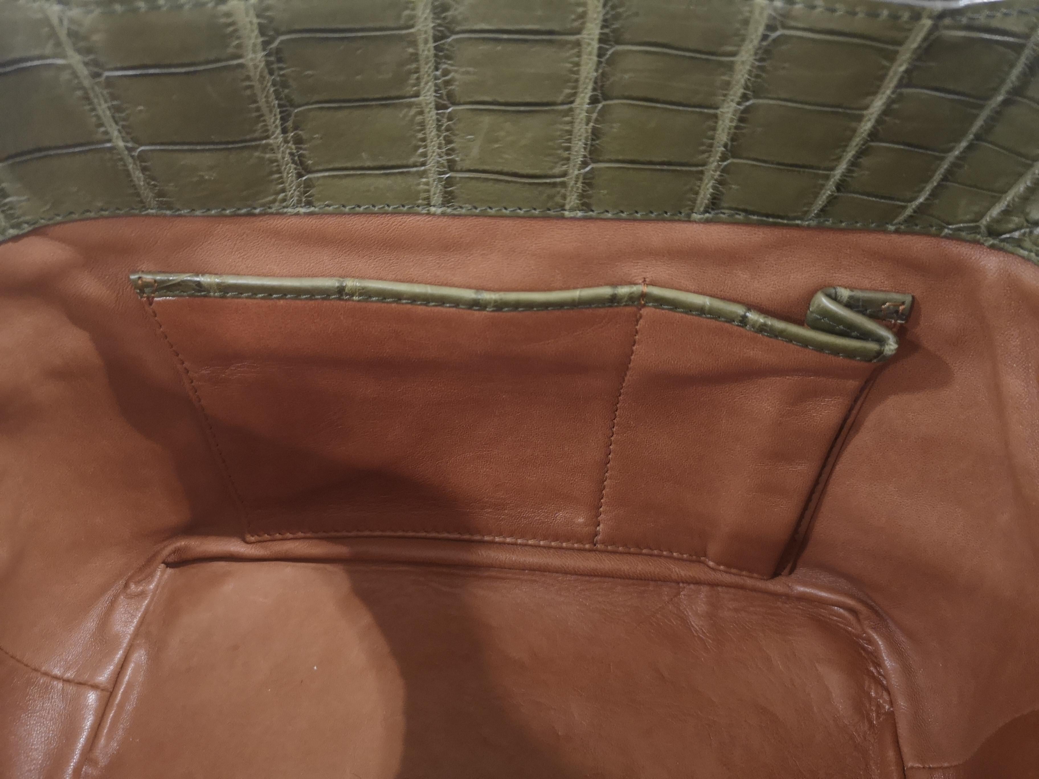 Loro Piana Bellevue military green croco Tote Bag In Excellent Condition For Sale In Capri, IT