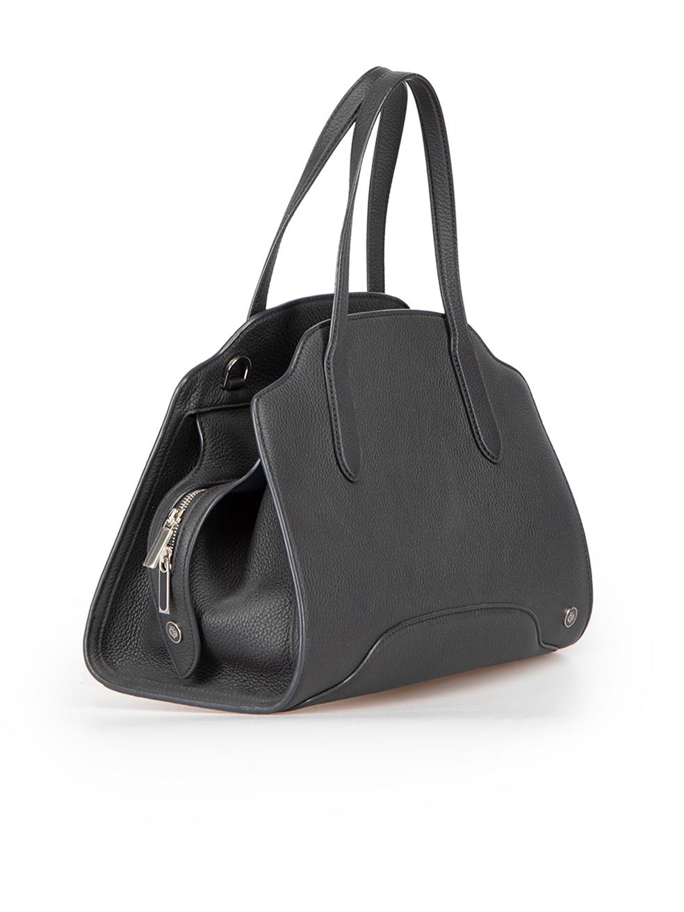 CONDITION is Very good. Hardly any visible wear to bag is evident on this used Loro Piana designer resale item.
 
Details
Micro Sesia
Black
Leather
Mini handbag
2x Top handles
1x Main zipped compartment
1x Internal slip pocket
1x Internal zip
