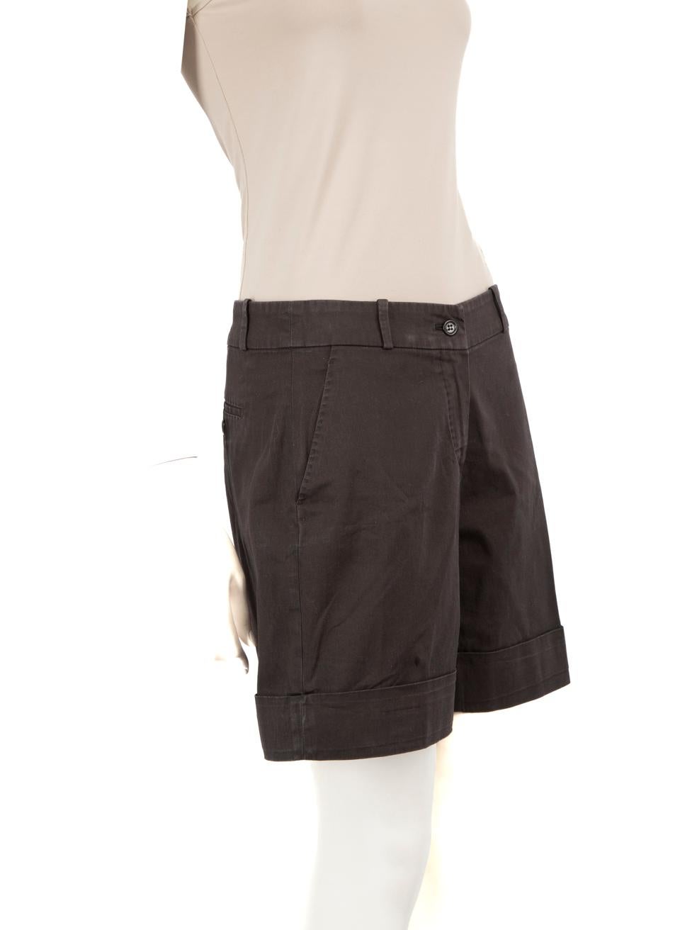 CONDITION is Very good. Minimal wear to shorts is evident. Light discolouration to the front button area, overall waistband and hemline on this used Loro Piana designer resale item.
 
 Details
 
 
 Black
 
 Cotton
 
 Shorts
 
 Belt loops
 
 2x Side