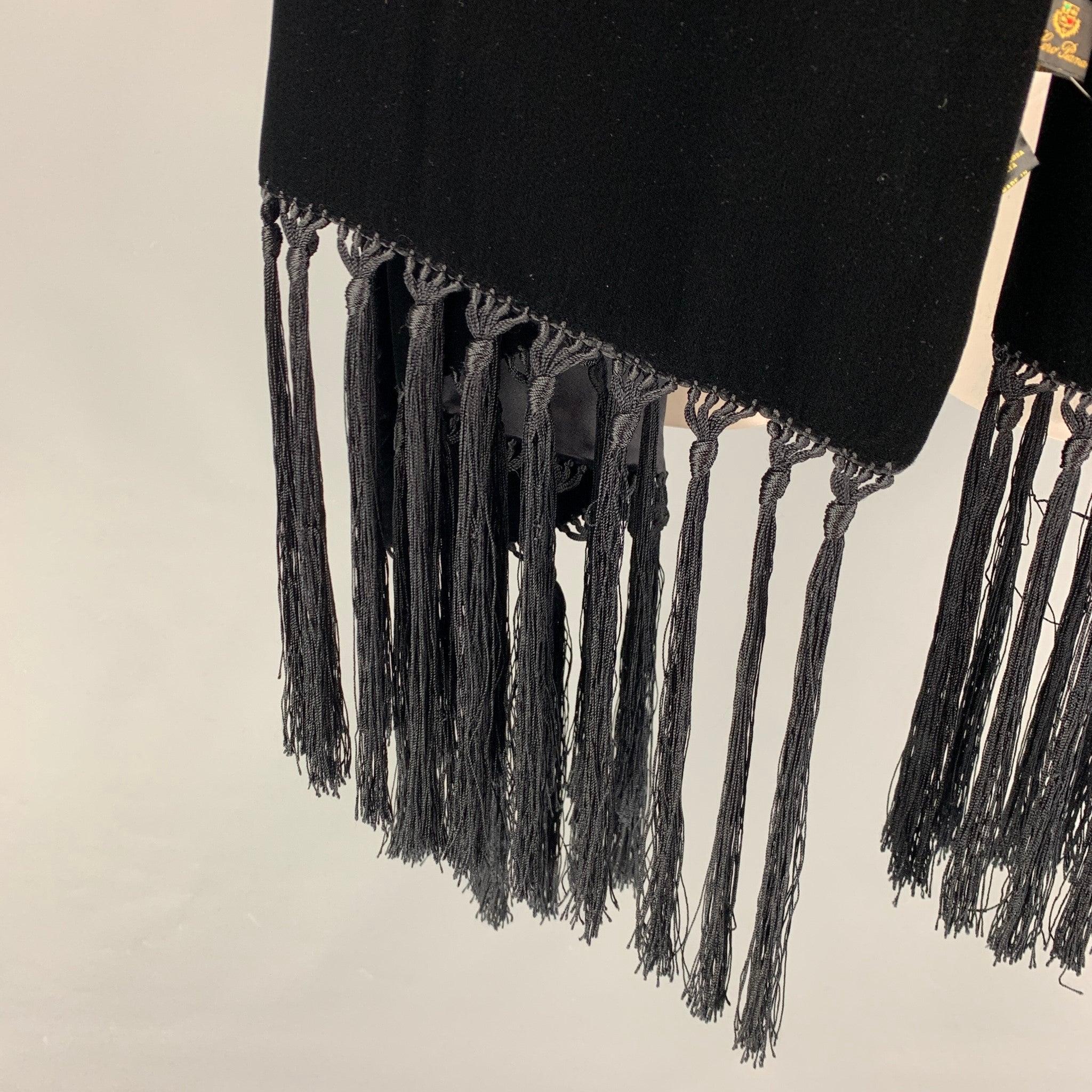 LORO PIANA scarf comes in a black velvet viscose / silk featuring a fringe trim. Made in Italy.
Very Good
Pre-Owned Condition. 

Measurements: 
  72 inches  x 33.5 inches 
  
  
 
Reference: 119780
Category: Scarves
More Details
    
Brand:  LORO