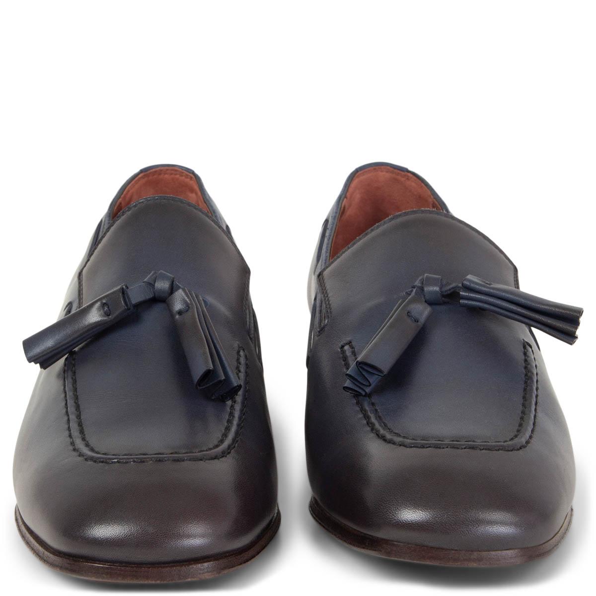 100% authentic Loroa Piana tassel loafers in midnight blue burnished calfskin with a square toe and stacked heel. Have been worn once and are in virtually new condition. 

Measurements
Imprinted Size	36
Shoe Size	36
Inside Sole	23cm (9in)
Width	7cm