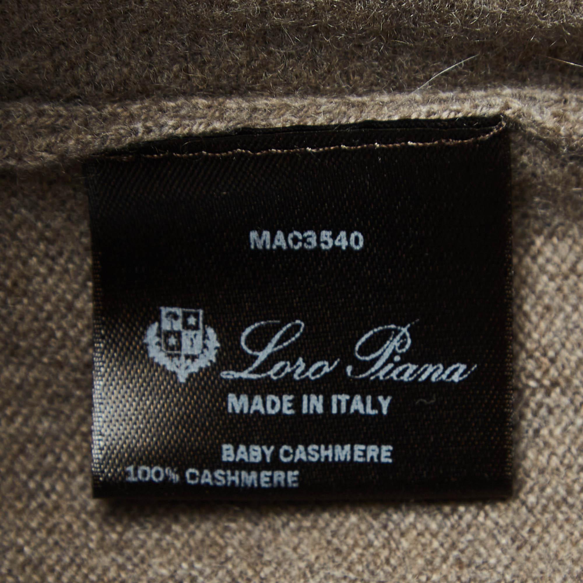 Loro Piana Brown Baby Cashmere V-Neck Sweater M. Pour femmes en vente