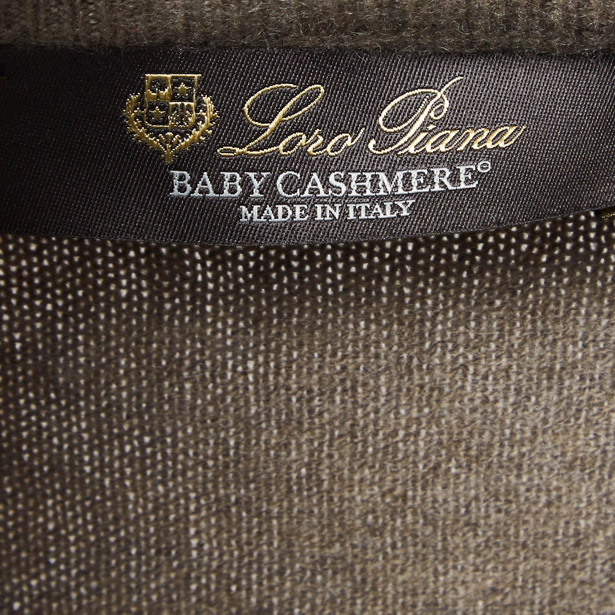 Loro Piana Brown Baby Cashmere V-Neck Sweater M. en vente 1