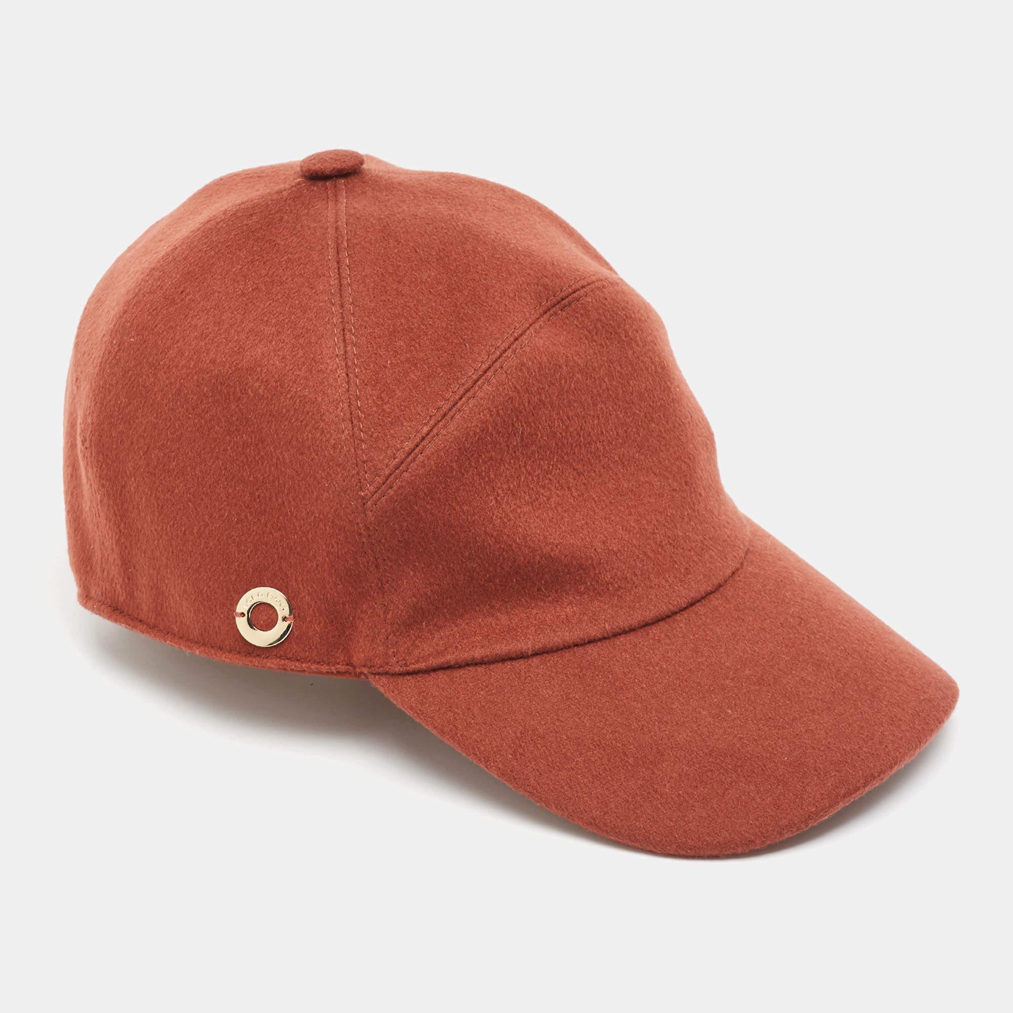 Caps are an ideal style statement with casual outfits. This Loro Piana piece is made from quality materials and features signature elements. This piece will be a smart addition to your cap collection.
