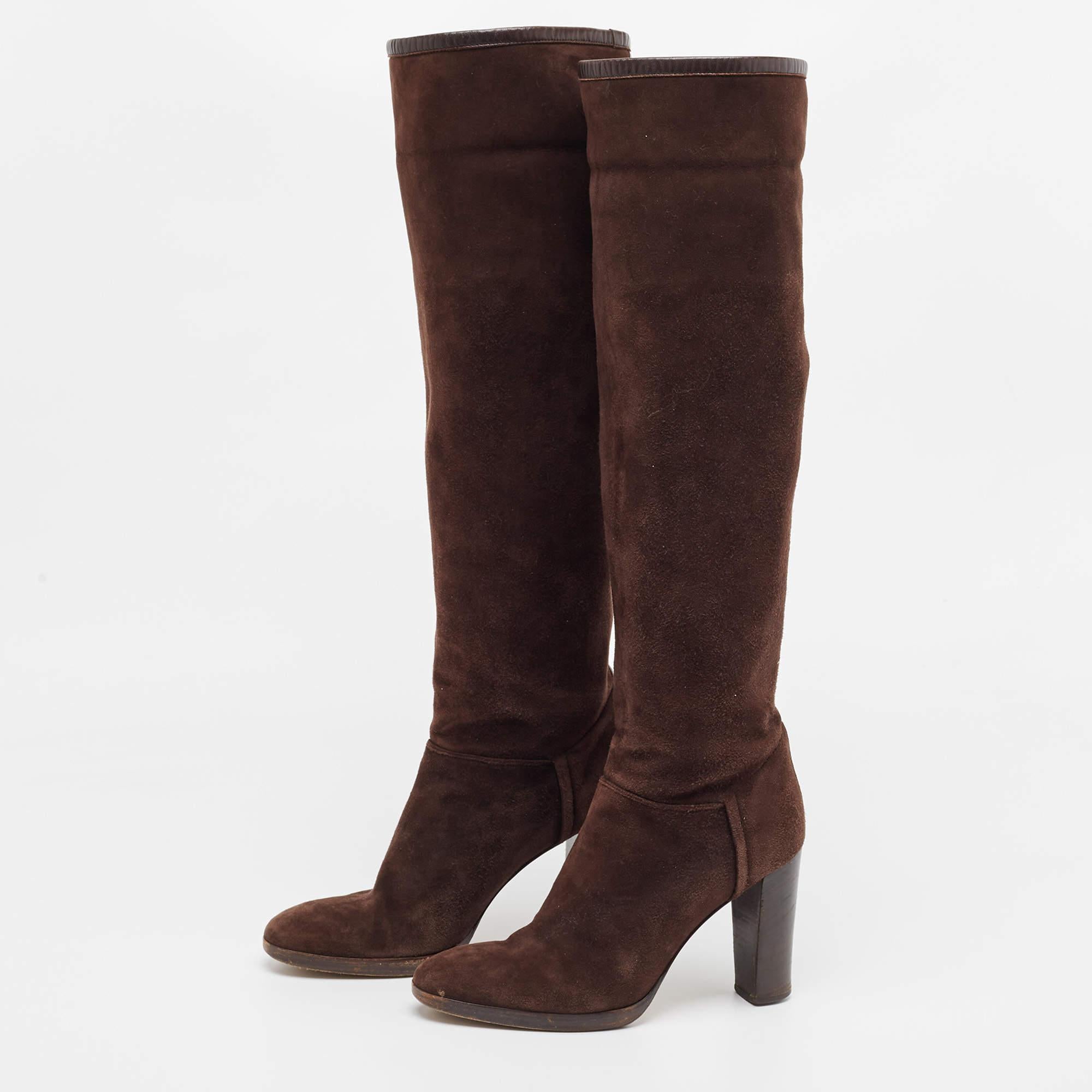 Boots are an essential part of your wardrobe, and these boots, crafted from top-quality materials, are a fine choice. Offering the best of comfort and style, this sturdy-soled pair would be great with skinny jeans for a casual day out!

