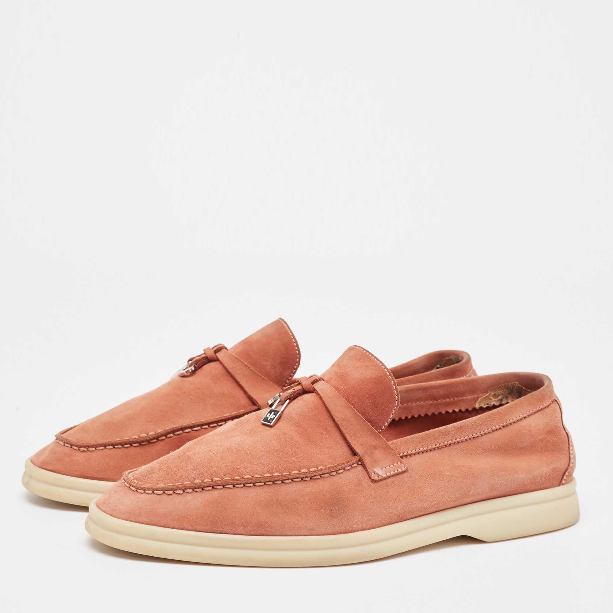 To perfectly complement your attires, we bring you this pair of Loro Piana loafers that speak nothing but style. The shoes have been crafted with skill and are designed to be easy to slip on. They are just the right choice to complement your