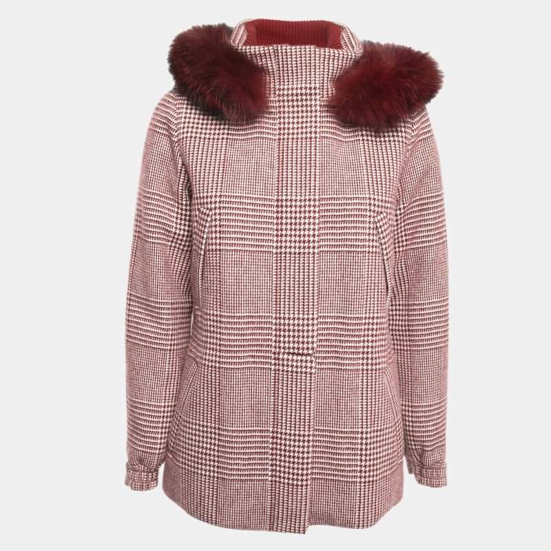 Loro Piana Bourgogne Hood's bordé de fourrure Icery Short Water Jacket M Pour femmes en vente