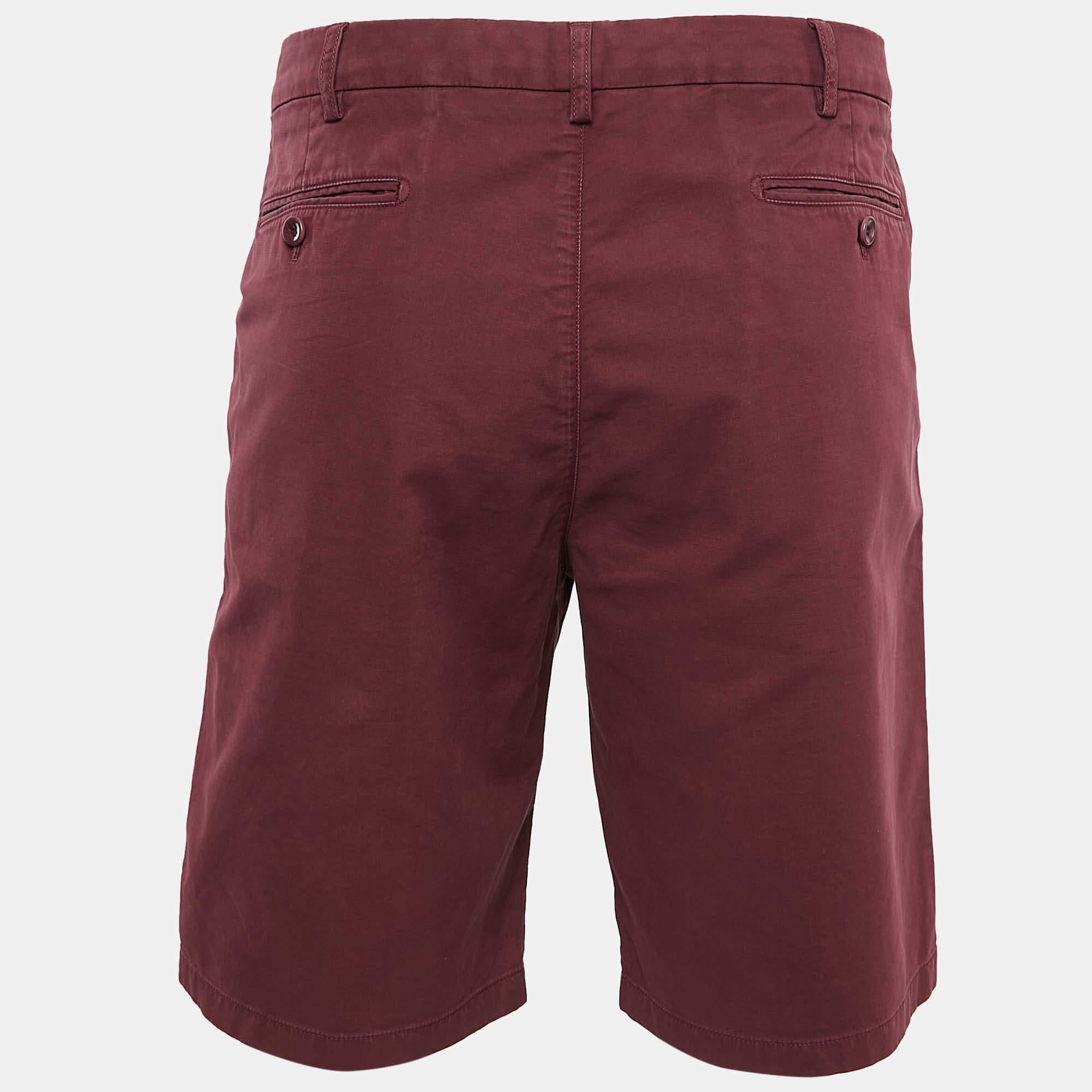 Los pantalones cortos chinos de Loro Piana son una opción refinada de sofisticación informal. Fabricado en algodón de primera calidad  estos pantalones cortos ofrecen comodidad y durabilidad con un ajuste a medida que encarna la dedicaciÃ³n de Loro