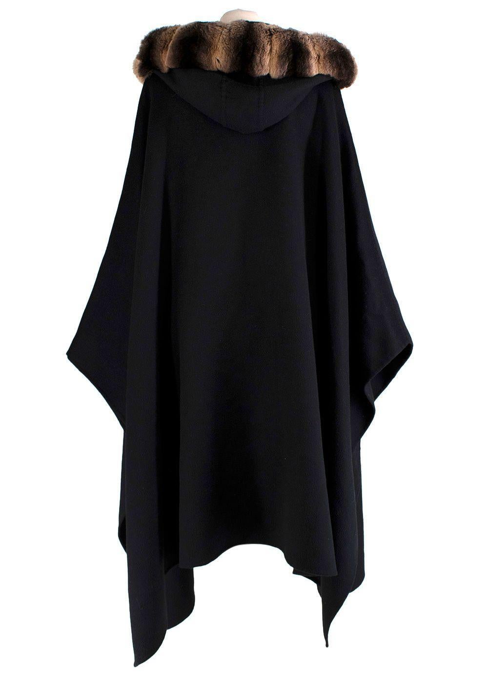 Loro Piana cashmere cape with chinchilla fur In Excellent Condition In London, England